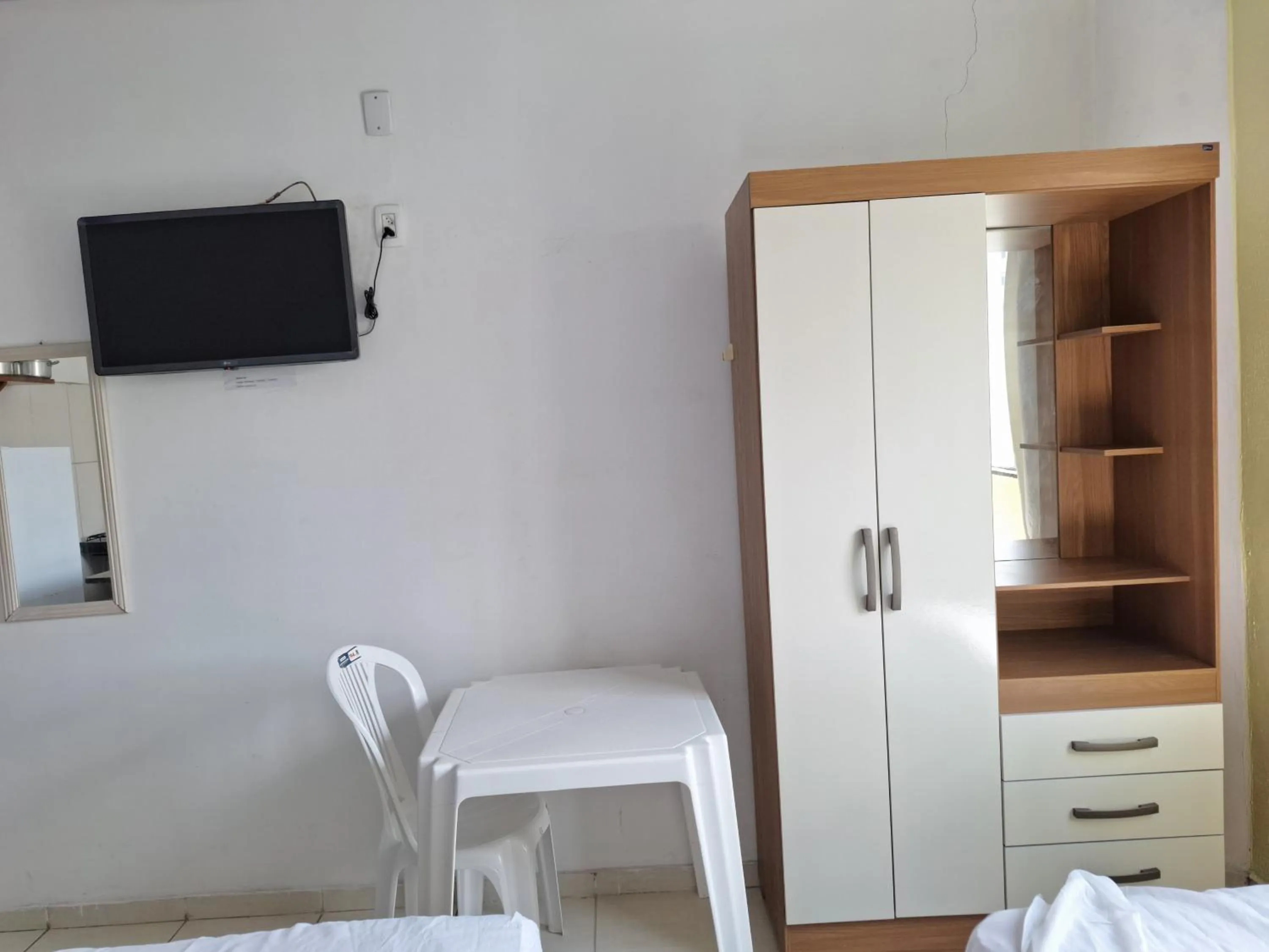 wardrobe, Bed in Residencial Dom Fernando