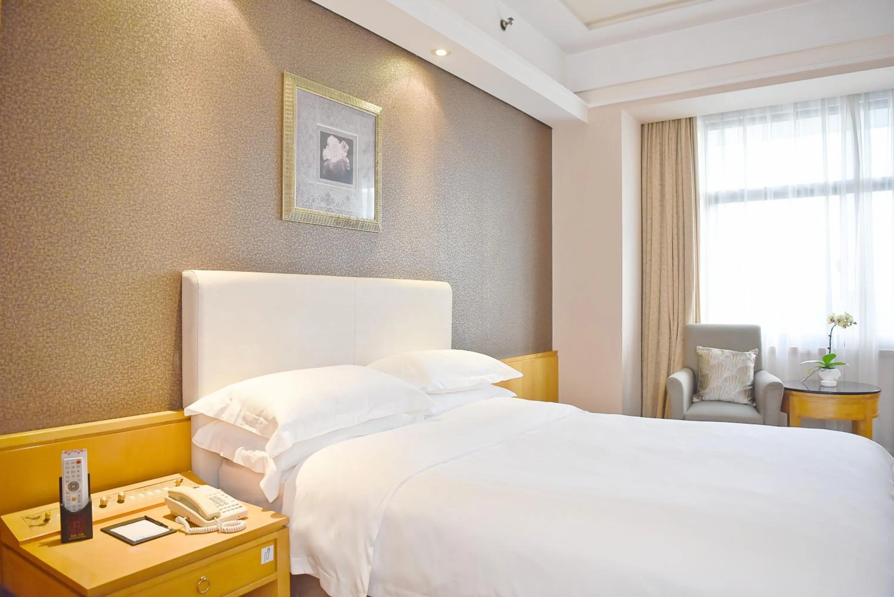 Photo of the whole room, Bed in Baiyun Hotel Guangzhou