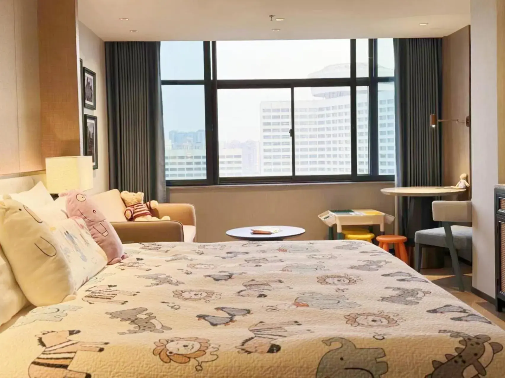 Family-friendly King Bed Room in Baiyun Hotel Guangzhou Family-friendly King Bed Room in Baiyun Hotel Guangzhou