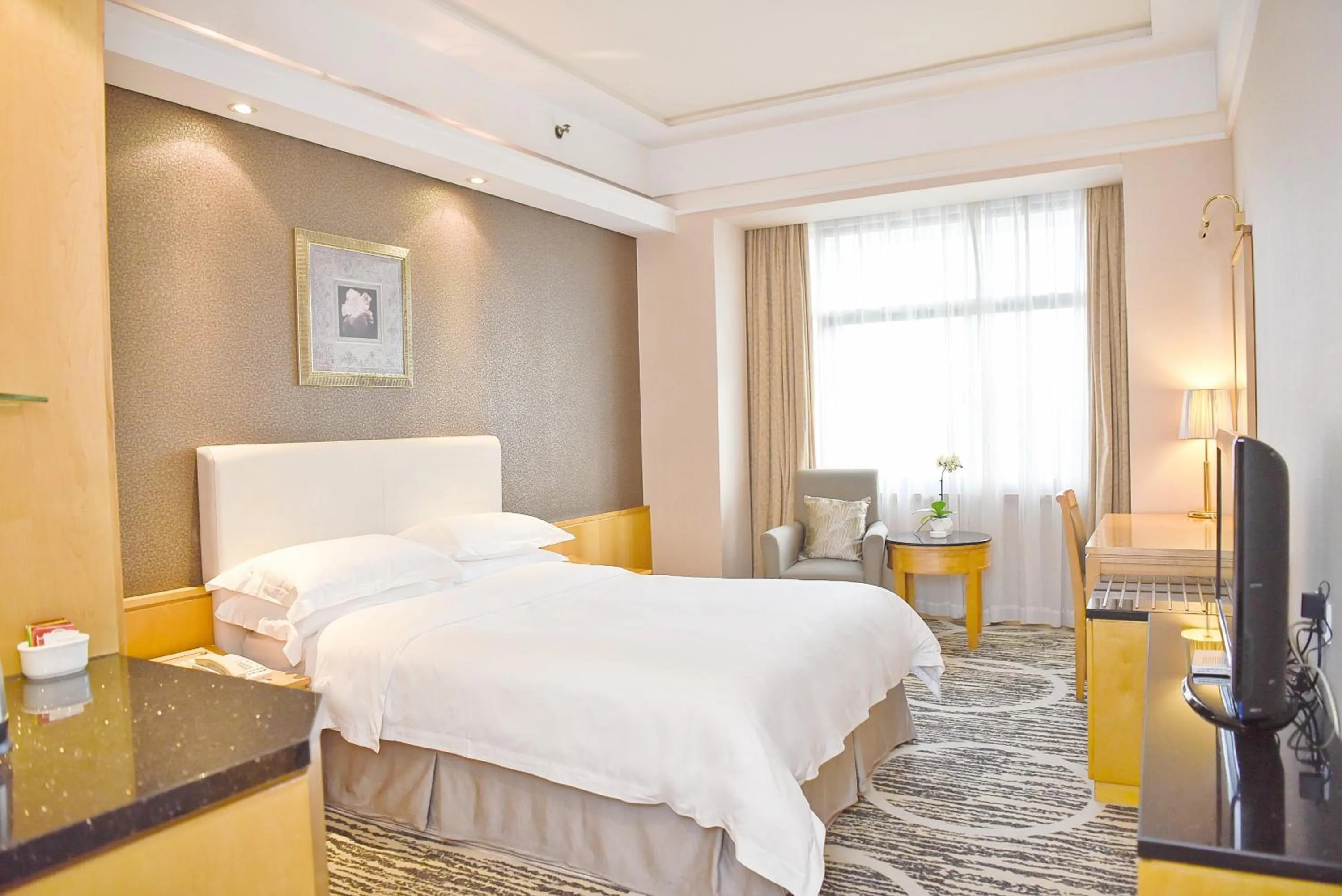 Photo of the whole room, Bed in Baiyun Hotel Guangzhou