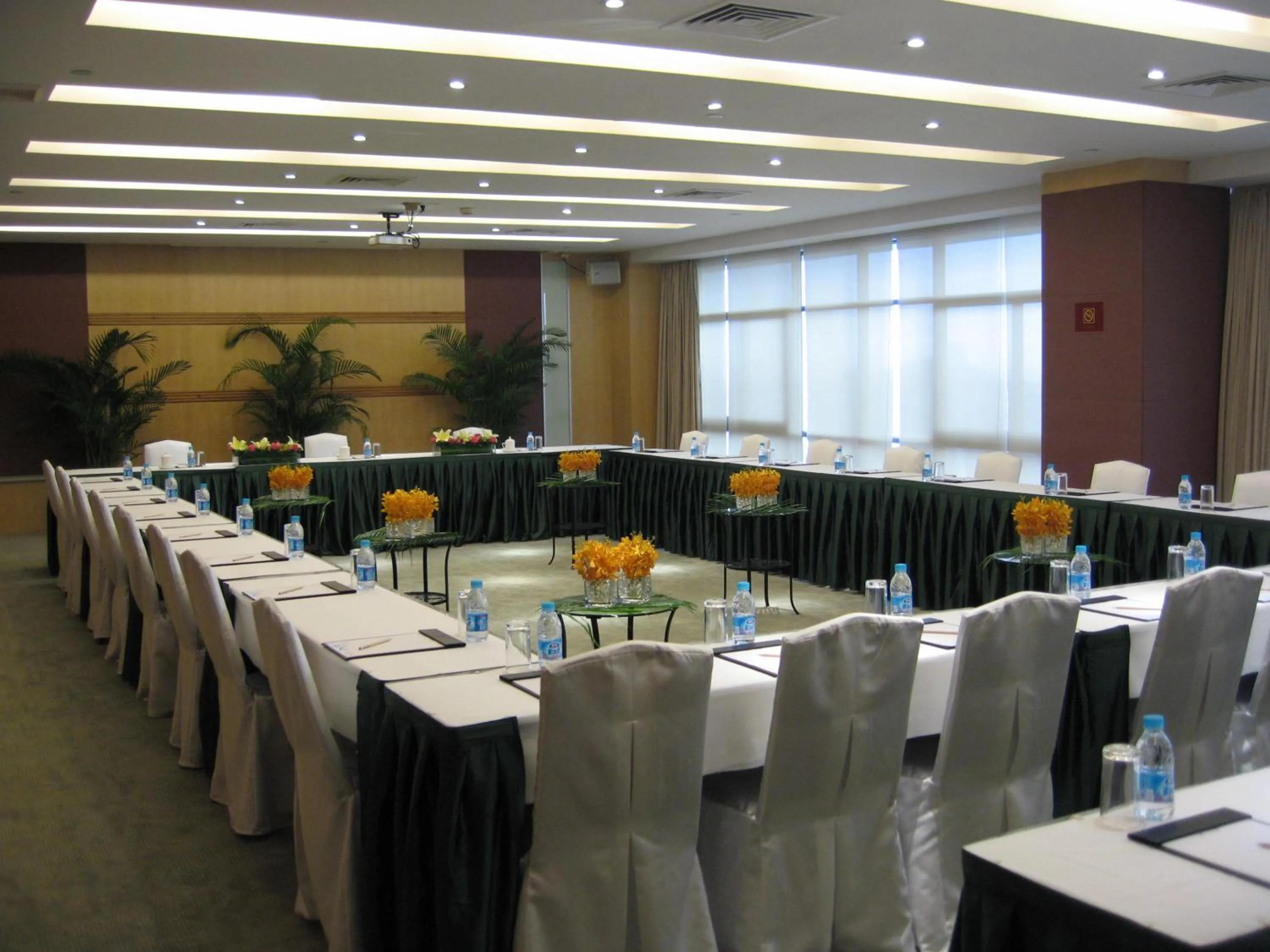 Business facilities in Baiyun Hotel Guangzhou