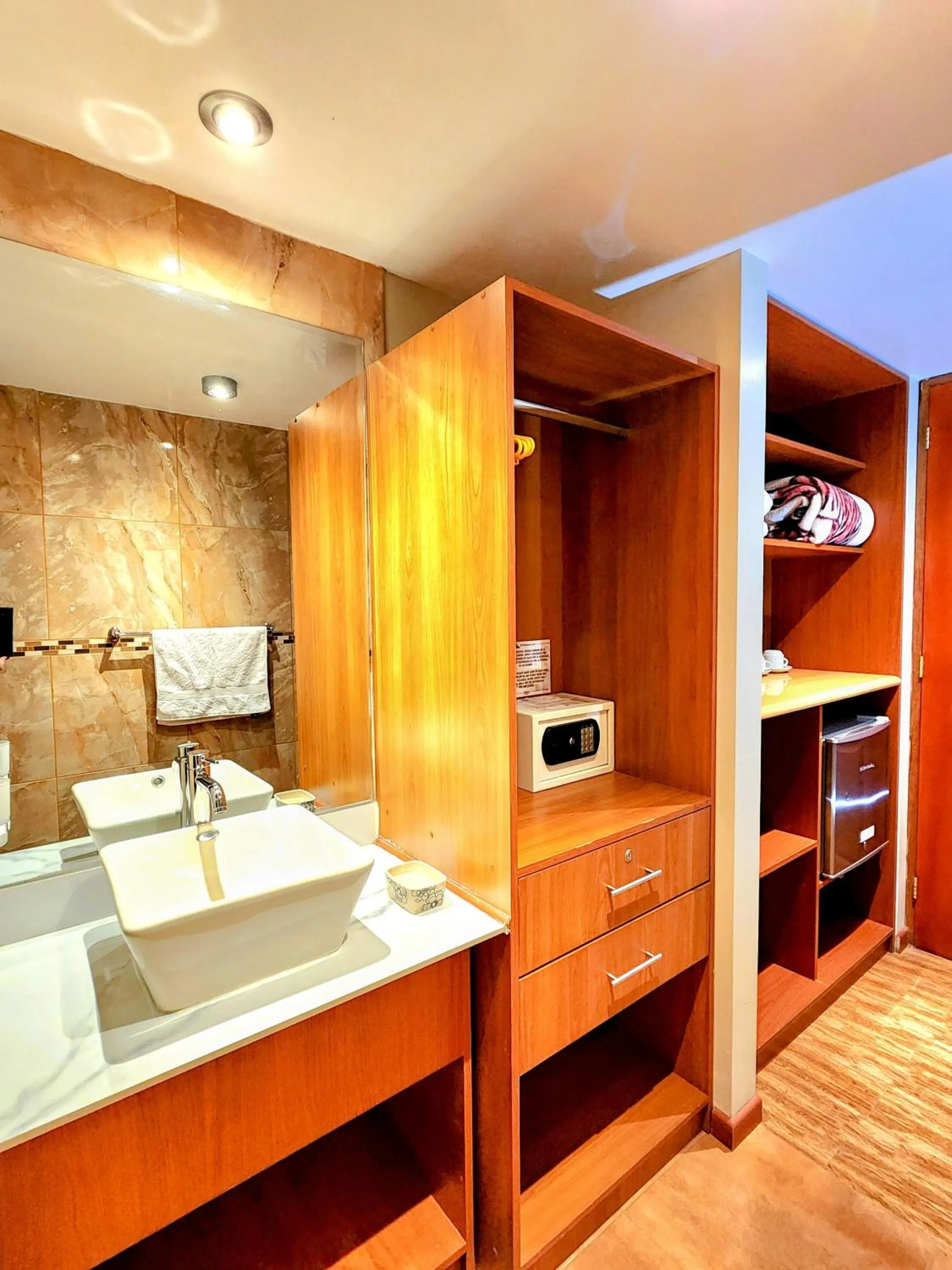 Bathroom in El Mariscal Cusco