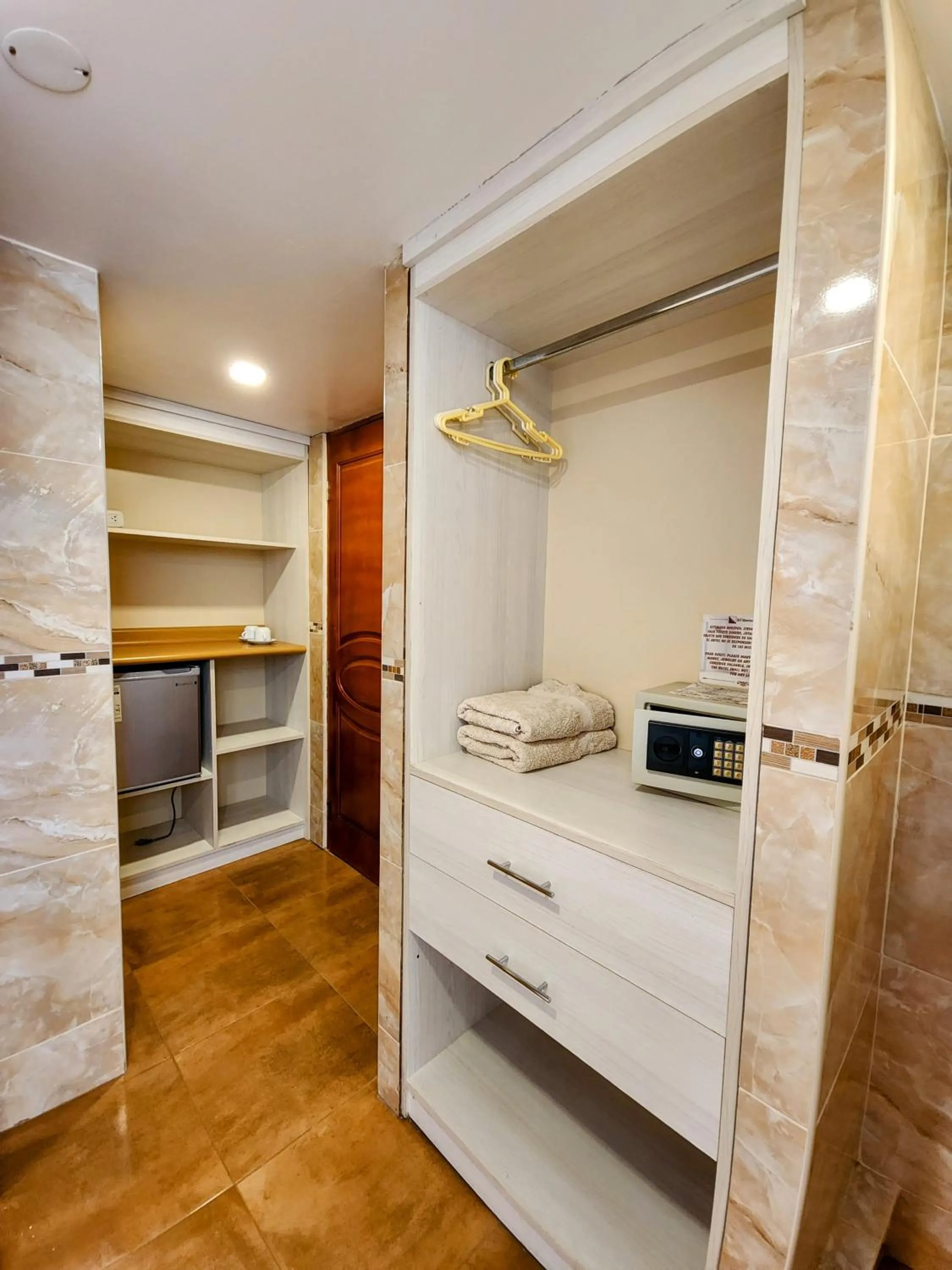 wardrobe in El Mariscal Cusco