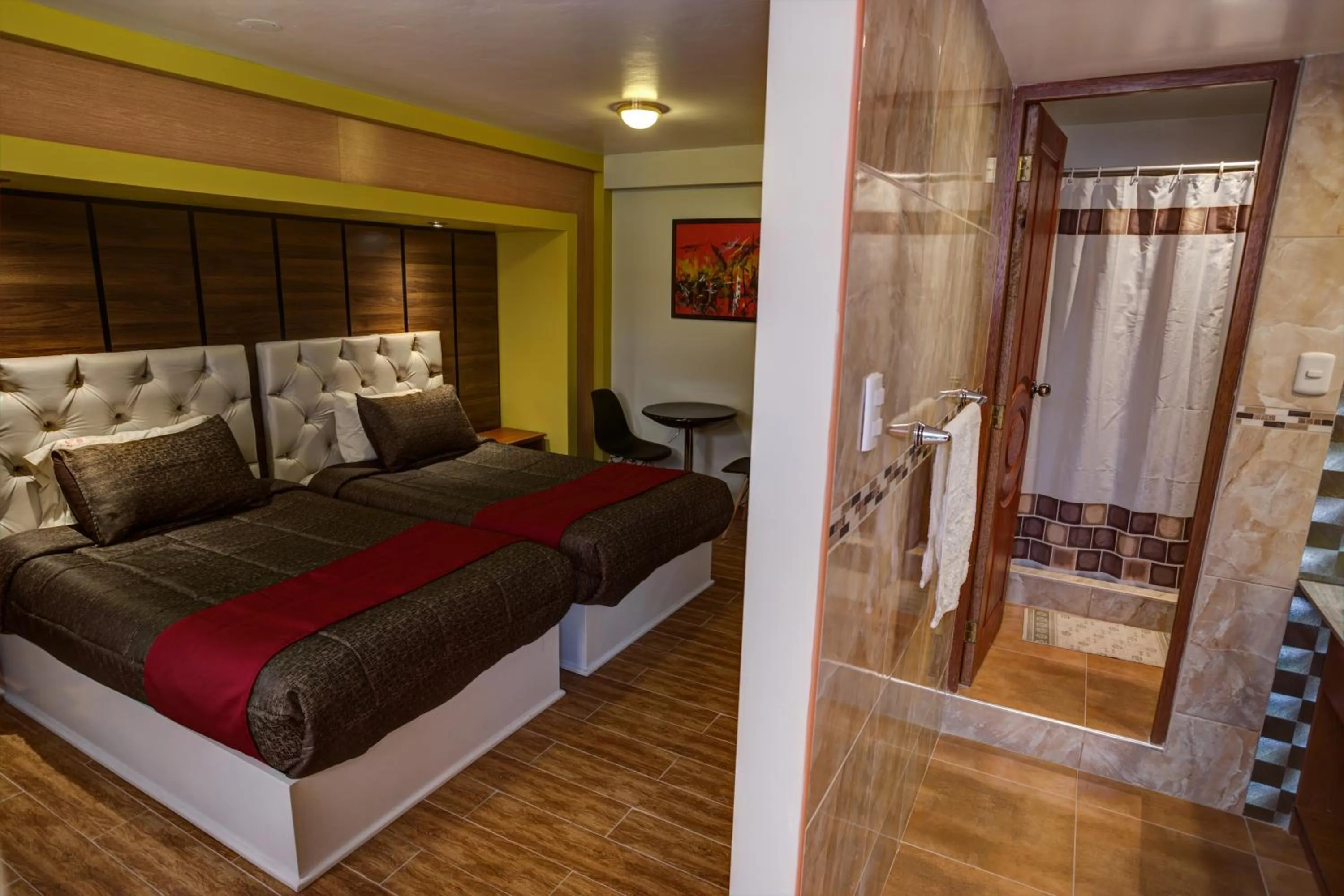 Photo of the whole room, Bed in El Mariscal Cusco