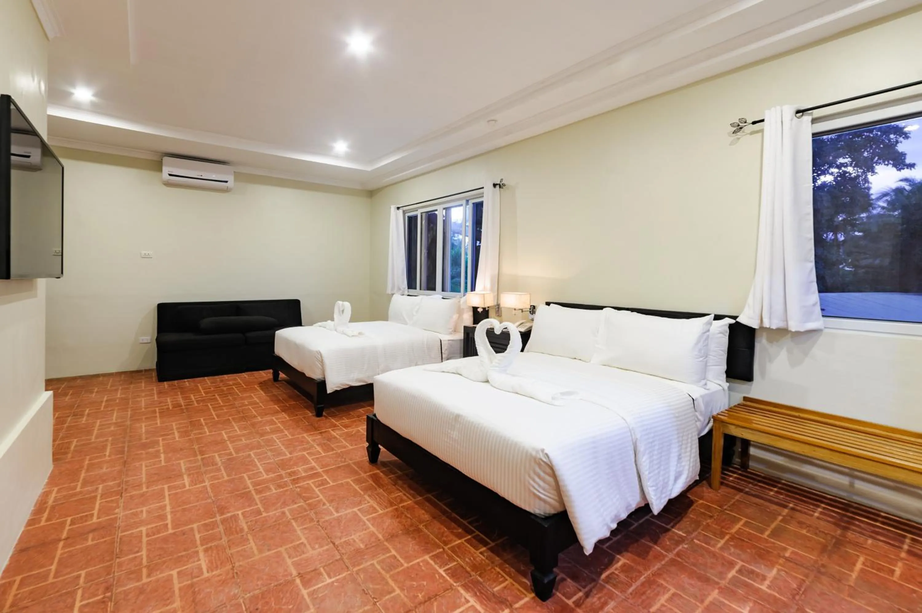 Photo of the whole room, Bed in Mario Dive Resort