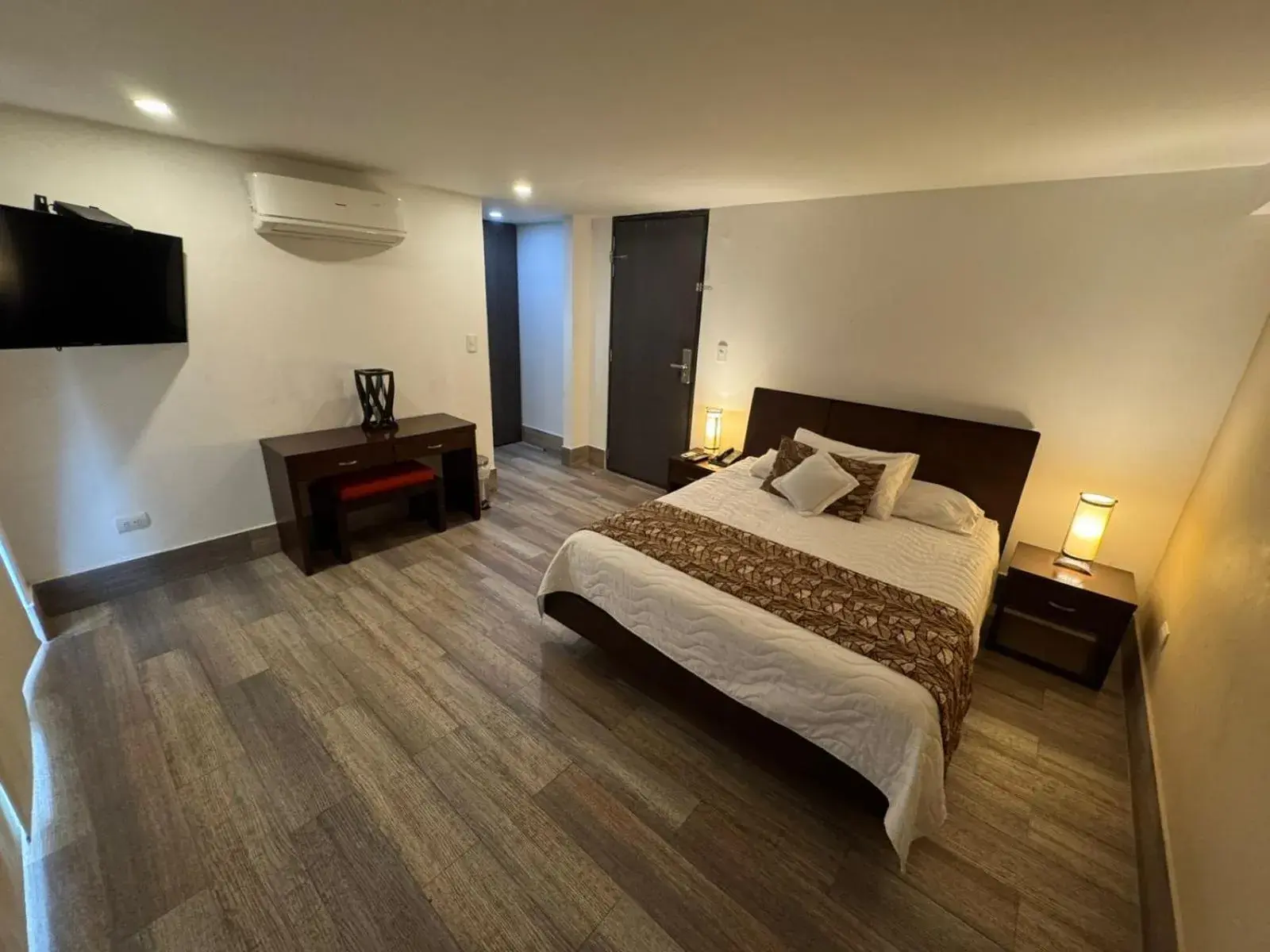 Executive Suite in Vallclaire Suites Executive Suite in Vallclaire Suites