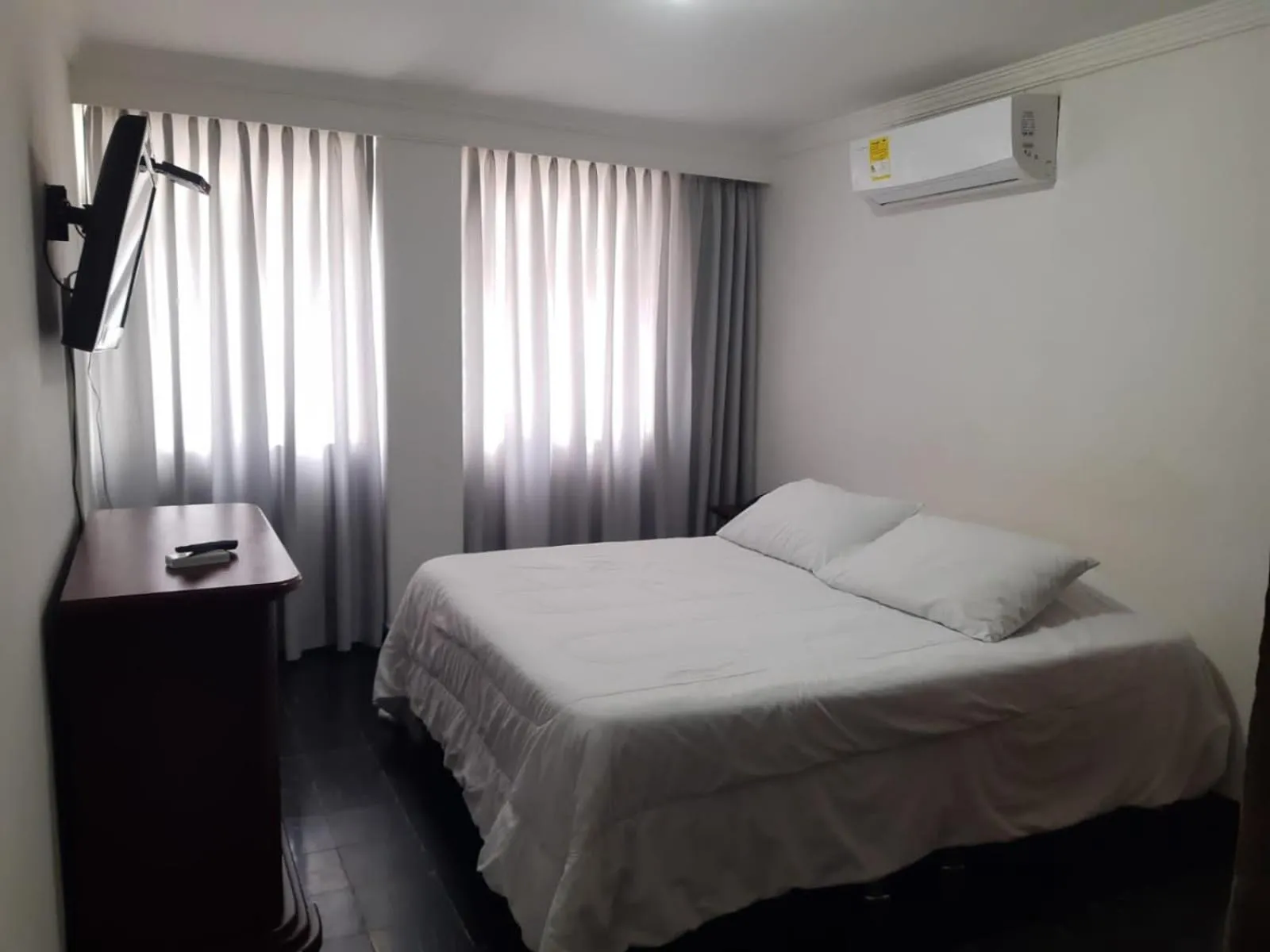 Two-Bedroom Apartment in Vallclaire Suites