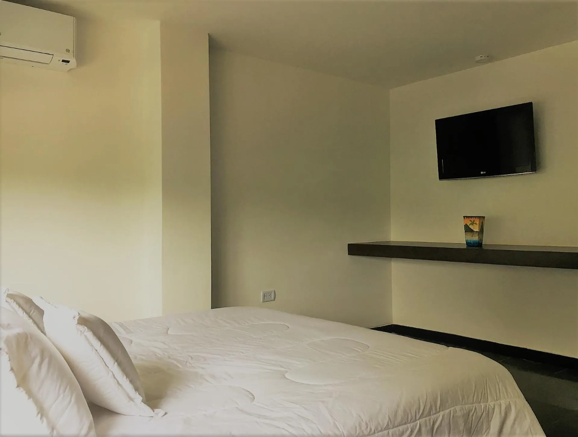 One-Bedroom Suite in Vallclaire Suites