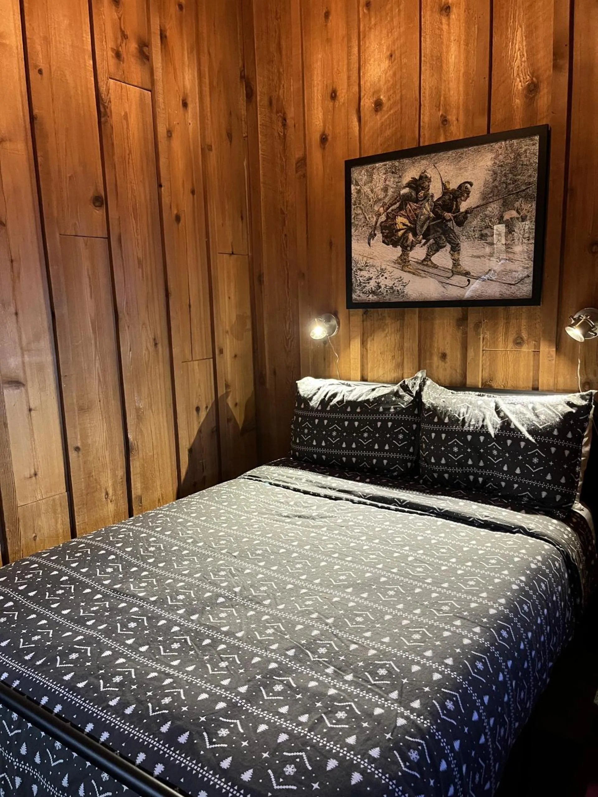 Bed in The Viking Lodge - Downtown Winter Park Colorado