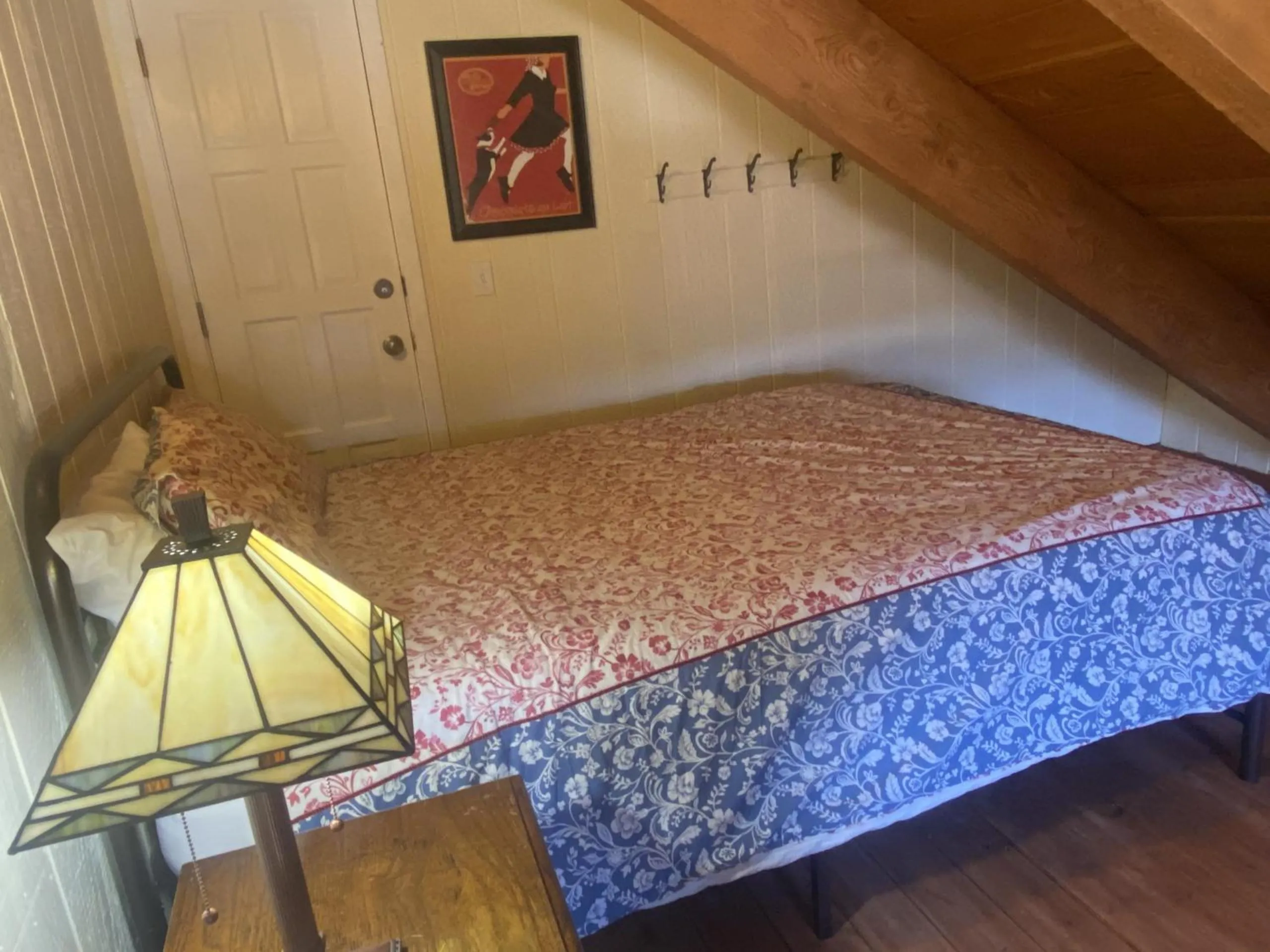 Bed in The Viking Lodge - Downtown Winter Park Colorado
