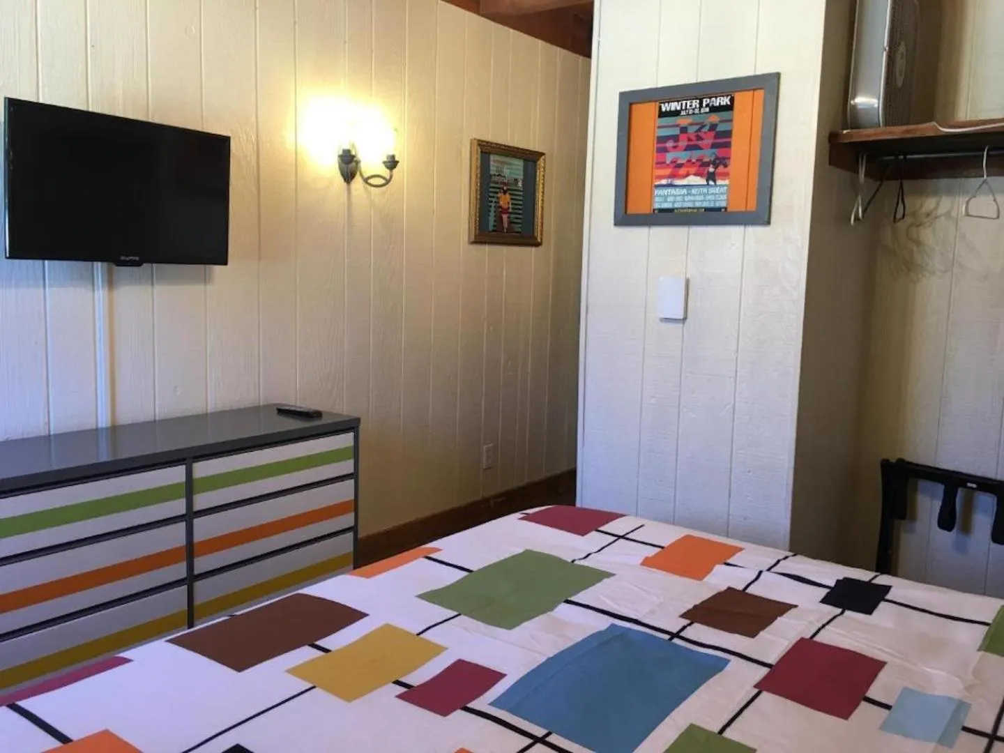 Bed in The Viking Lodge - Downtown Winter Park Colorado