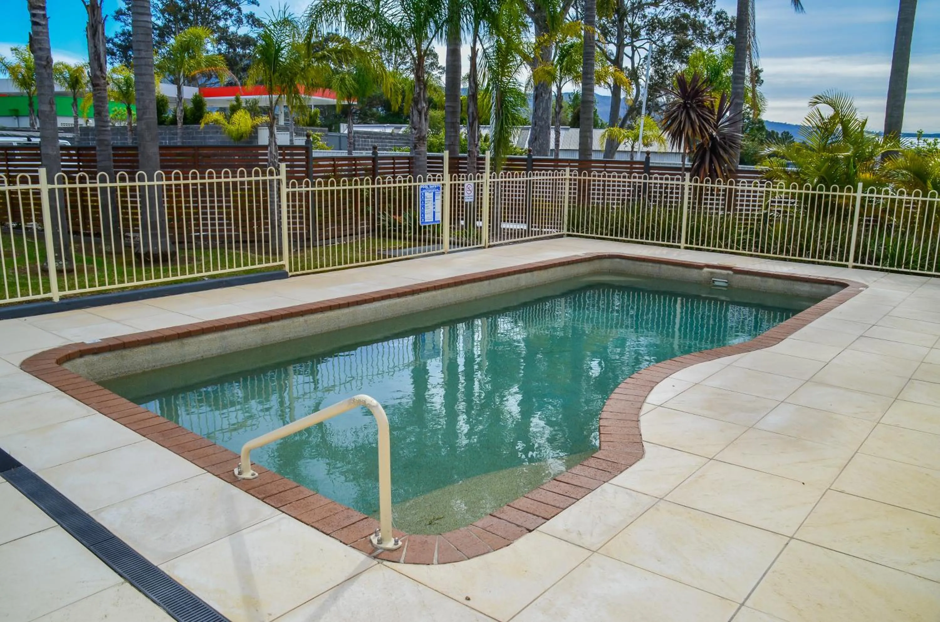 Swimming pool in Treehaven Tourist Park