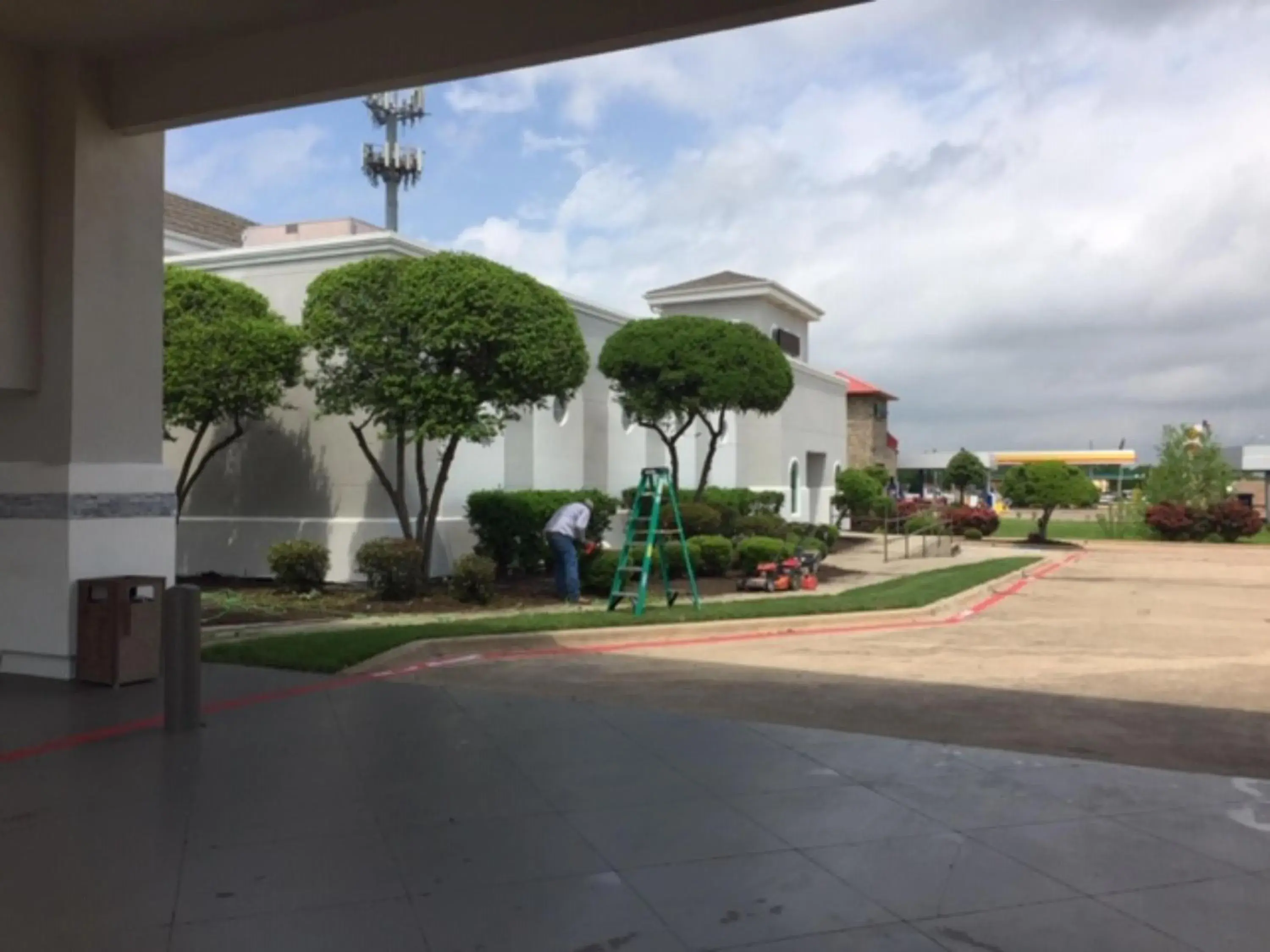 Property building in Studio 6 Burleson Property building in Studio 6 Burleson