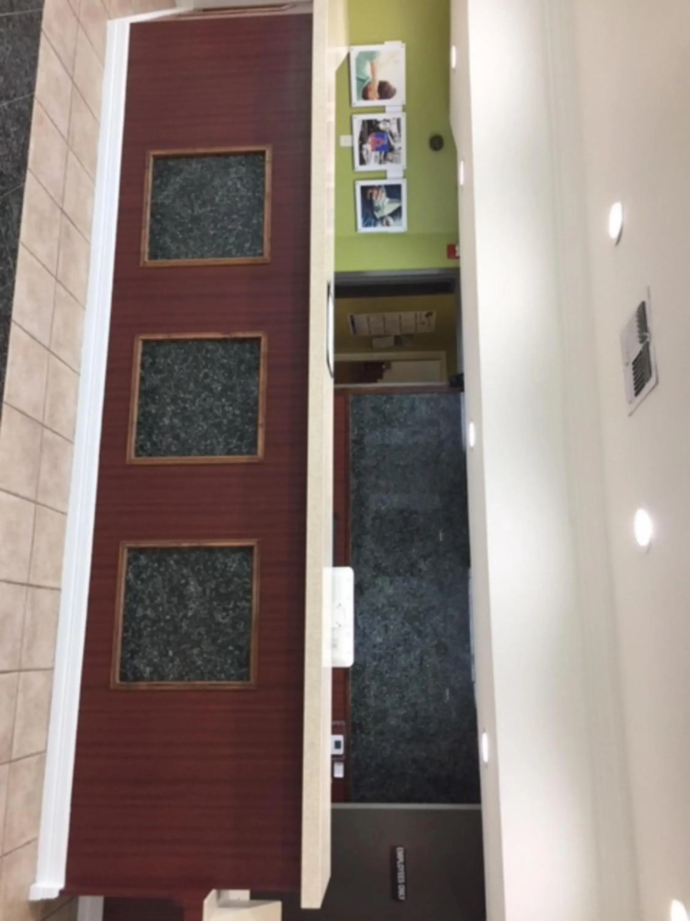 Facade/entrance in Studio 6 Burleson Facade/entrance in Studio 6 Burleson