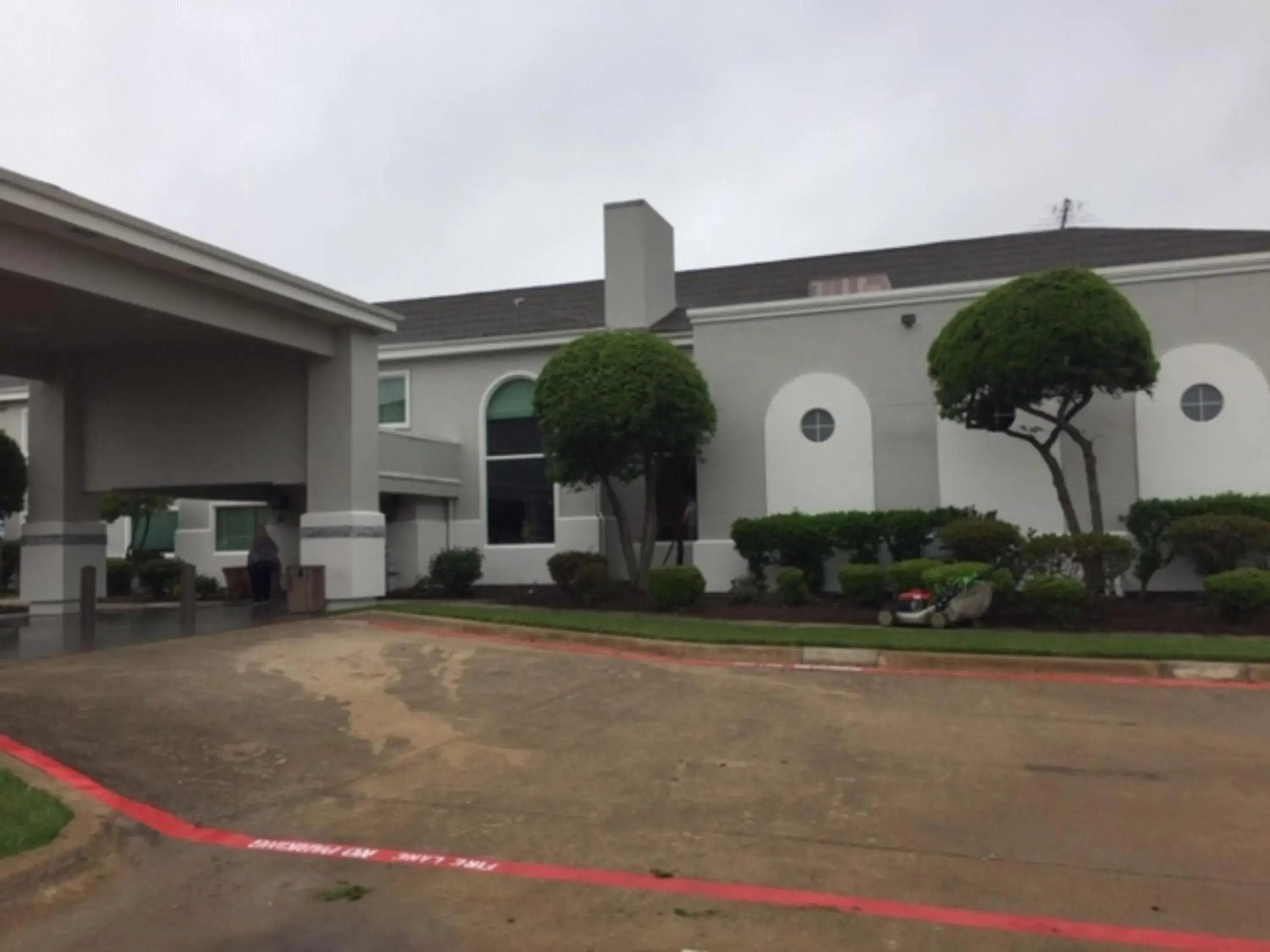 Property building in Studio 6 Burleson Property building in Studio 6 Burleson