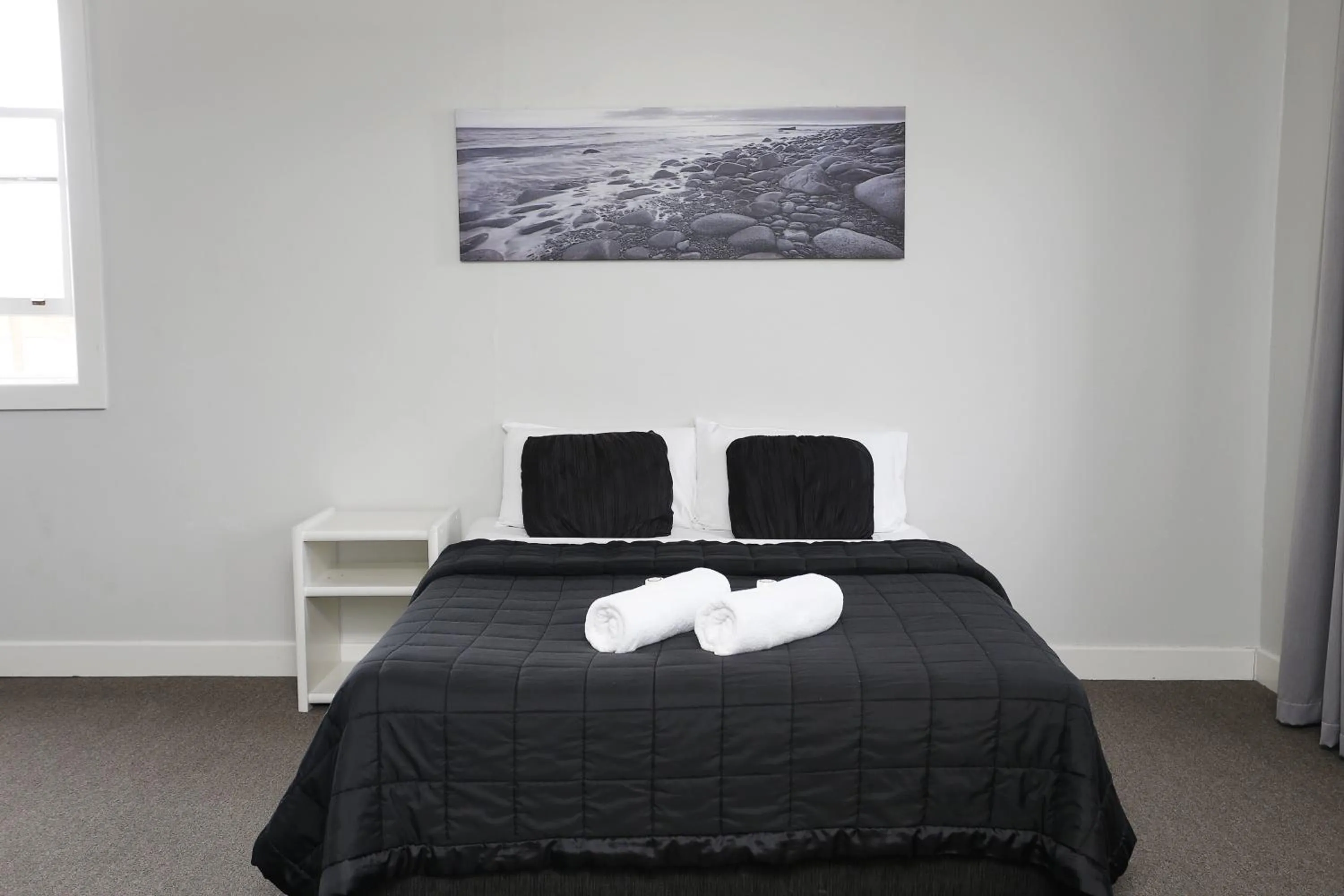 Bed in The Lakes Hotel