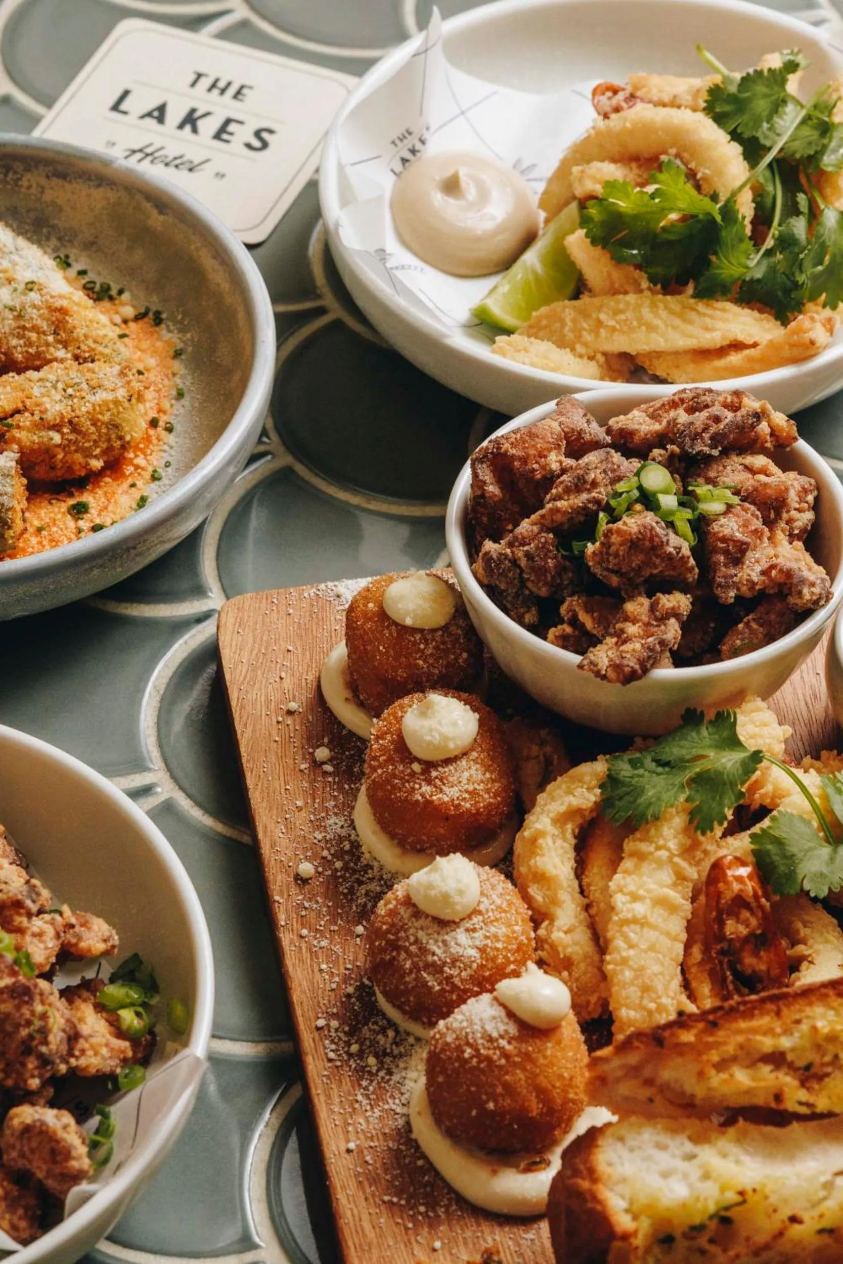 Restaurant/places to eat in The Lakes Hotel