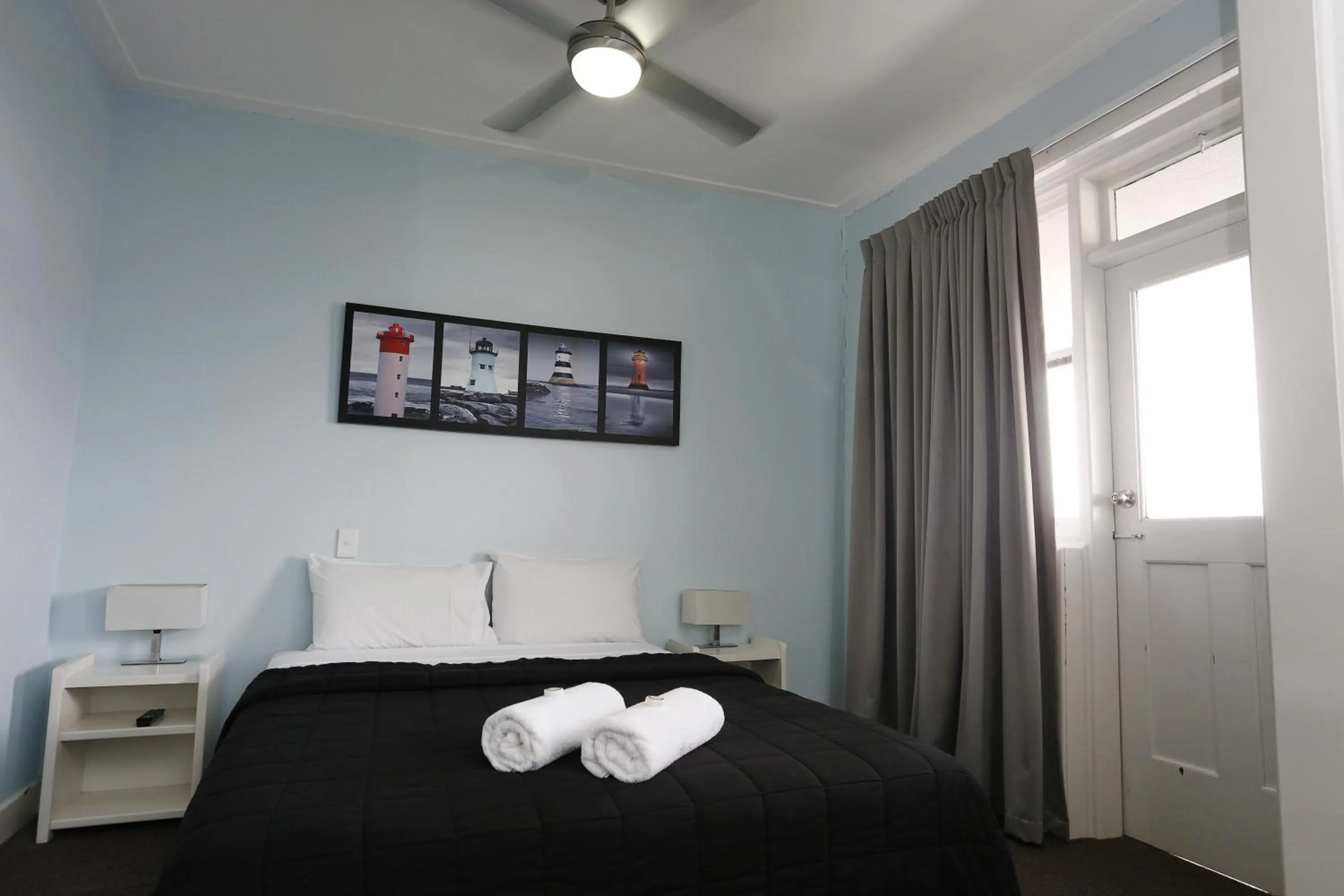 Bed in The Lakes Hotel