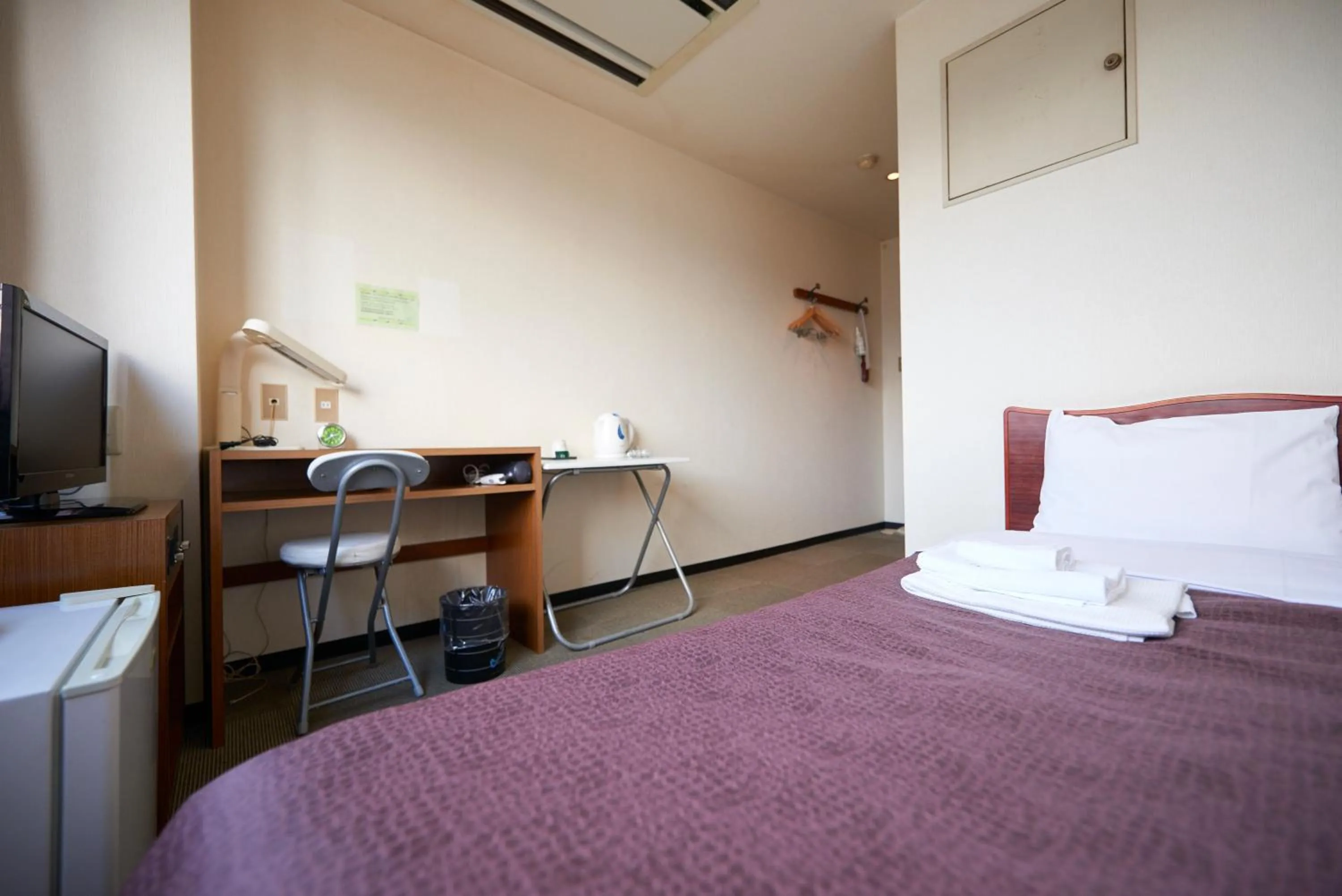 Photo of the whole room, Bed in Select Inn Tsuruga