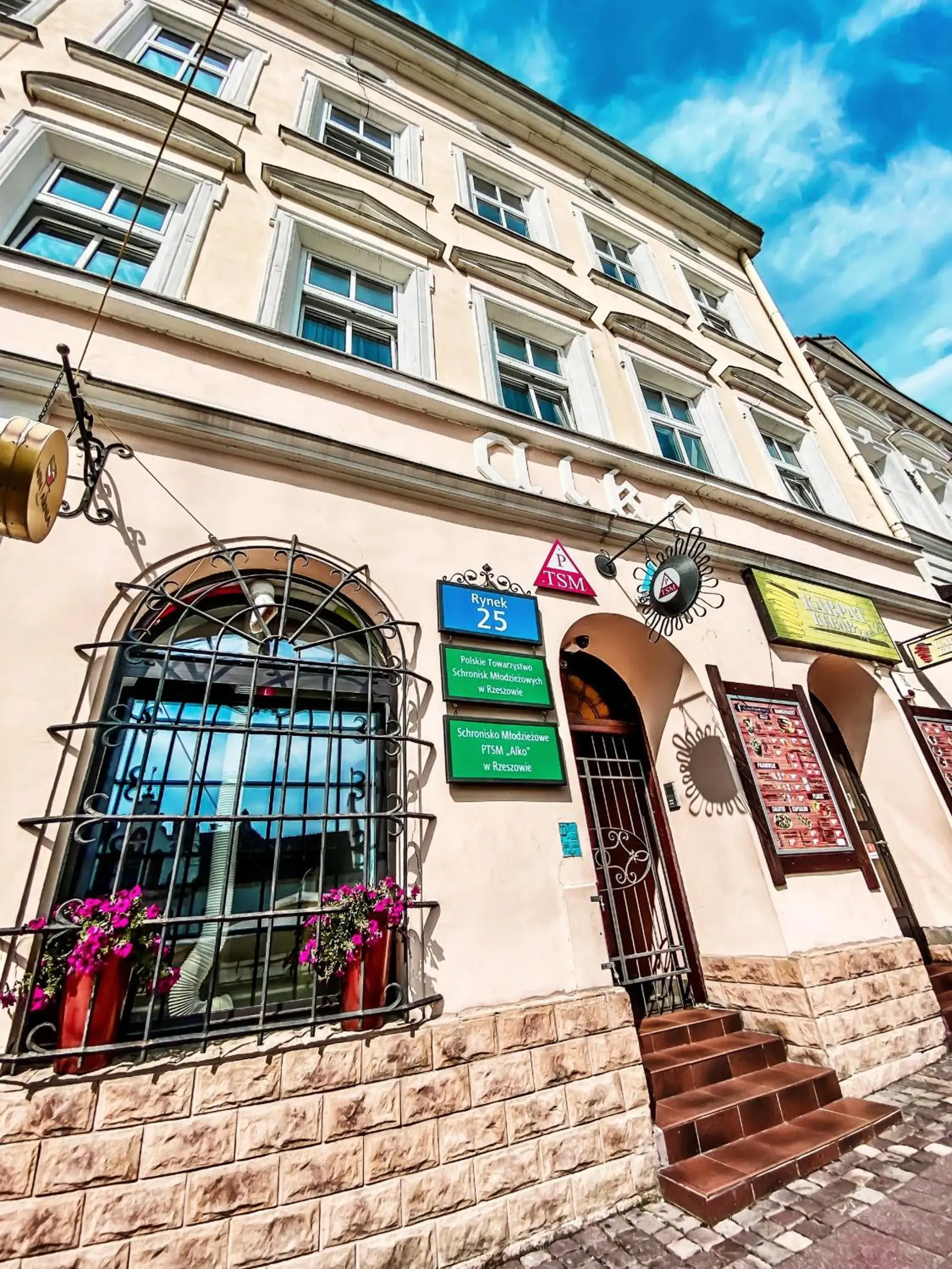Schronisko Młodzieżowe PTSM "Alko" Schronisko Młodzieżowe PTSM "Alko"
