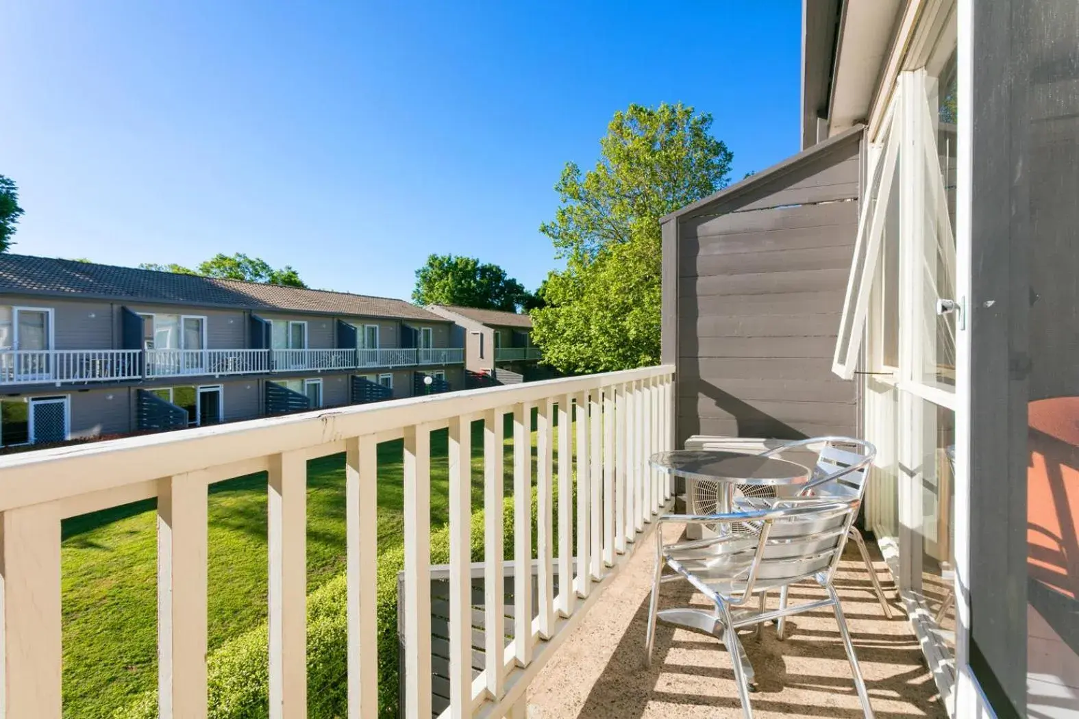 Executive Studio in Summer East Apartments Executive Studio in Summer East Apartments