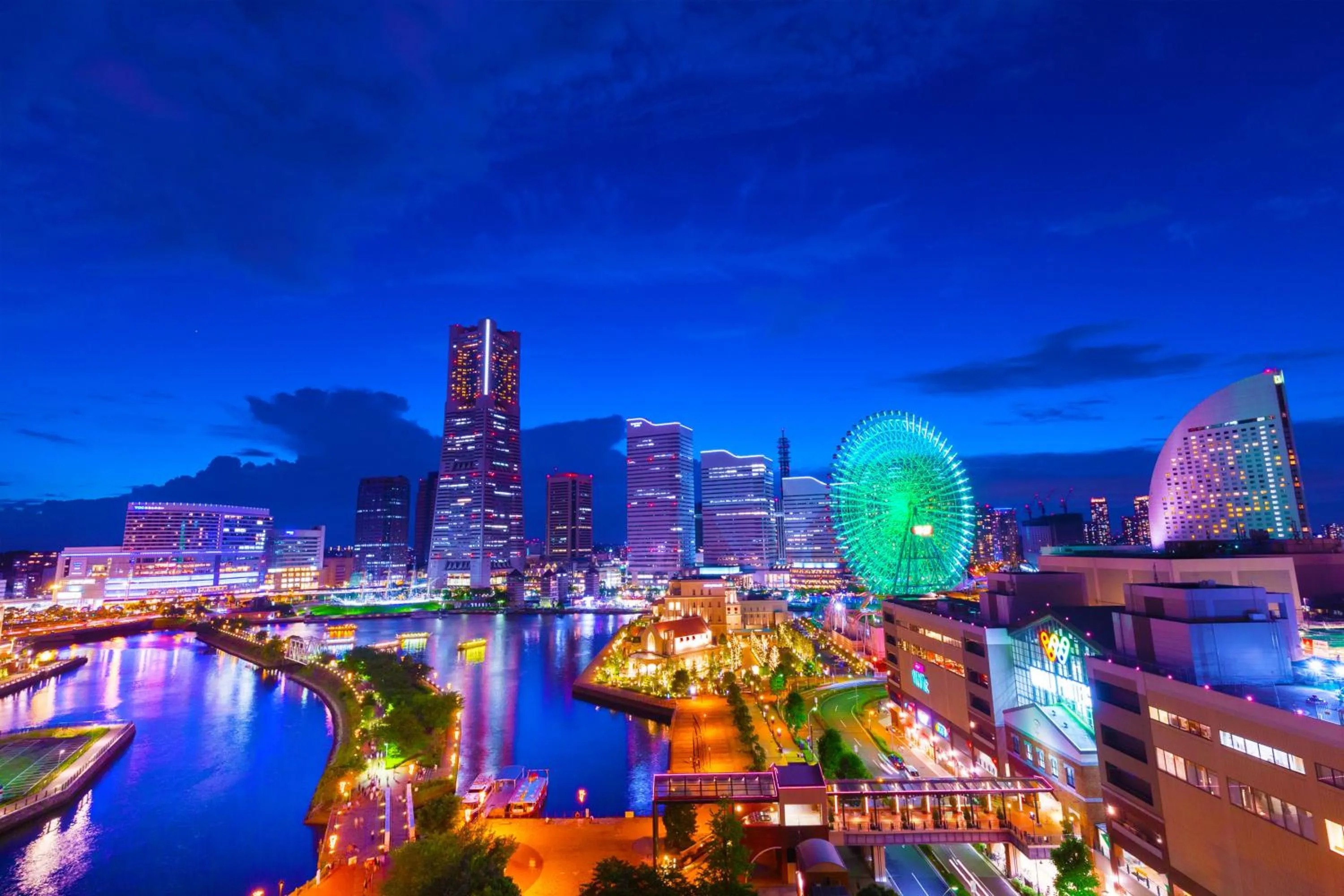 Night in Navios Yokohama