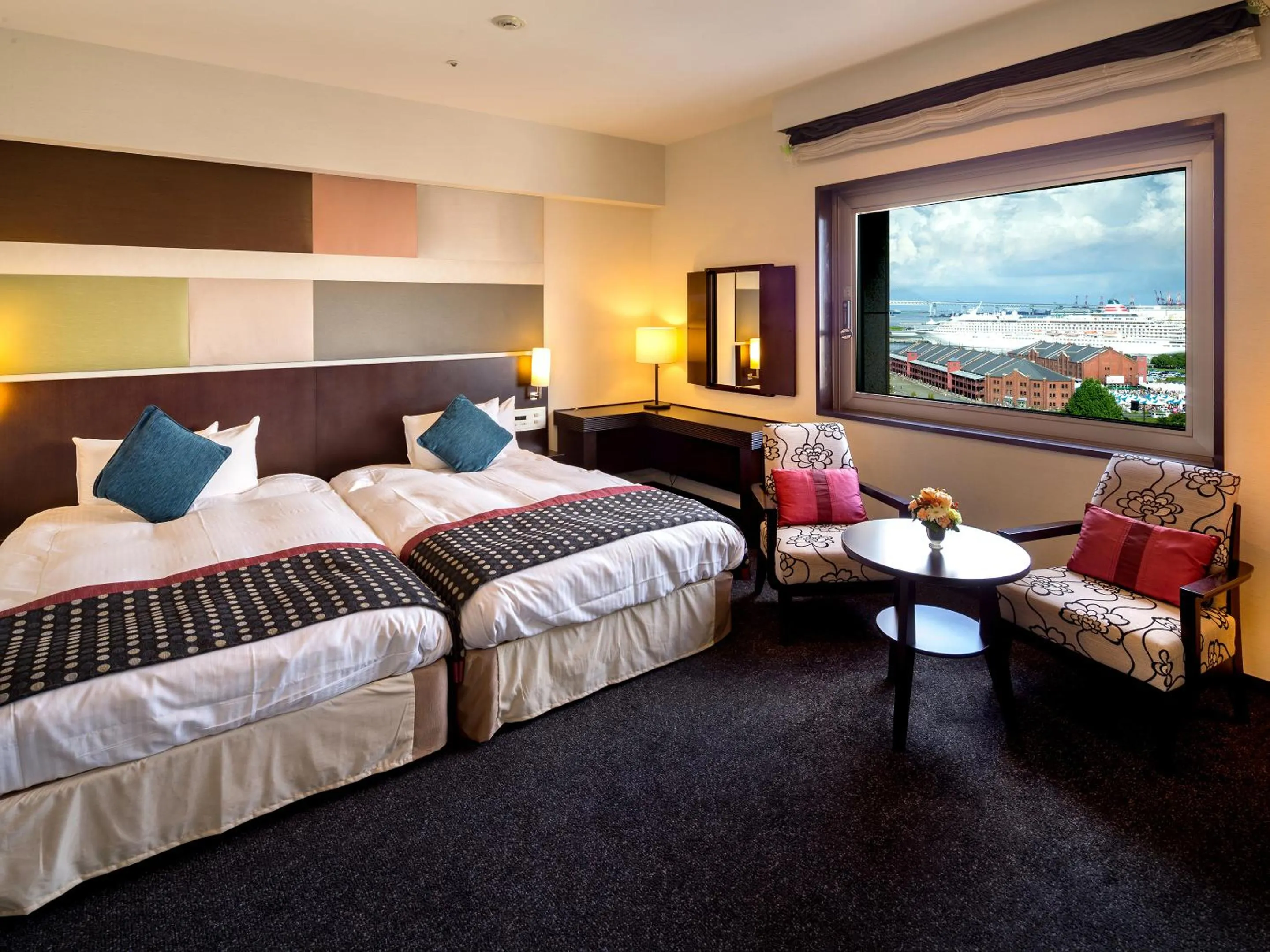 Photo of the whole room, Bed in Navios Yokohama