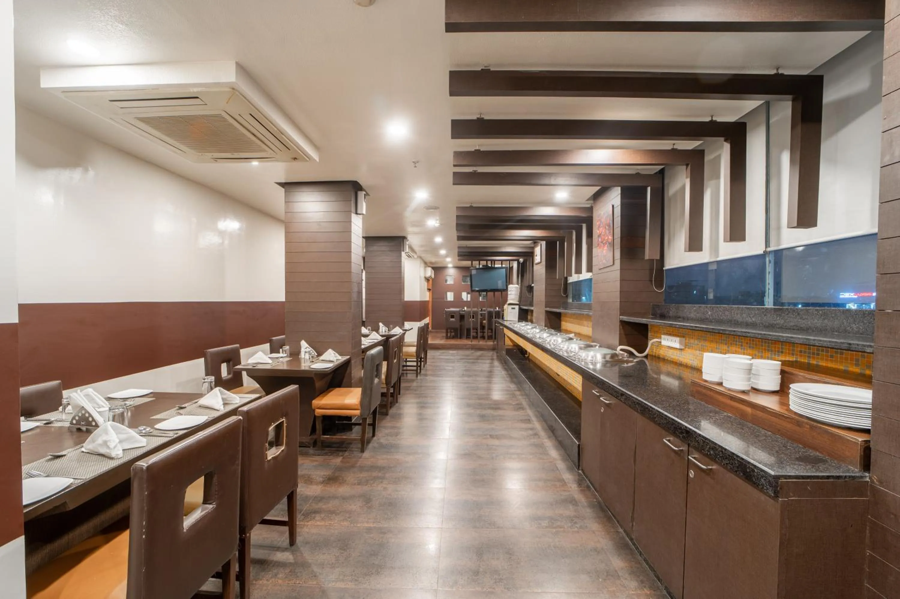 Restaurant/places to eat in Whispering Palms Hotel Jaipur