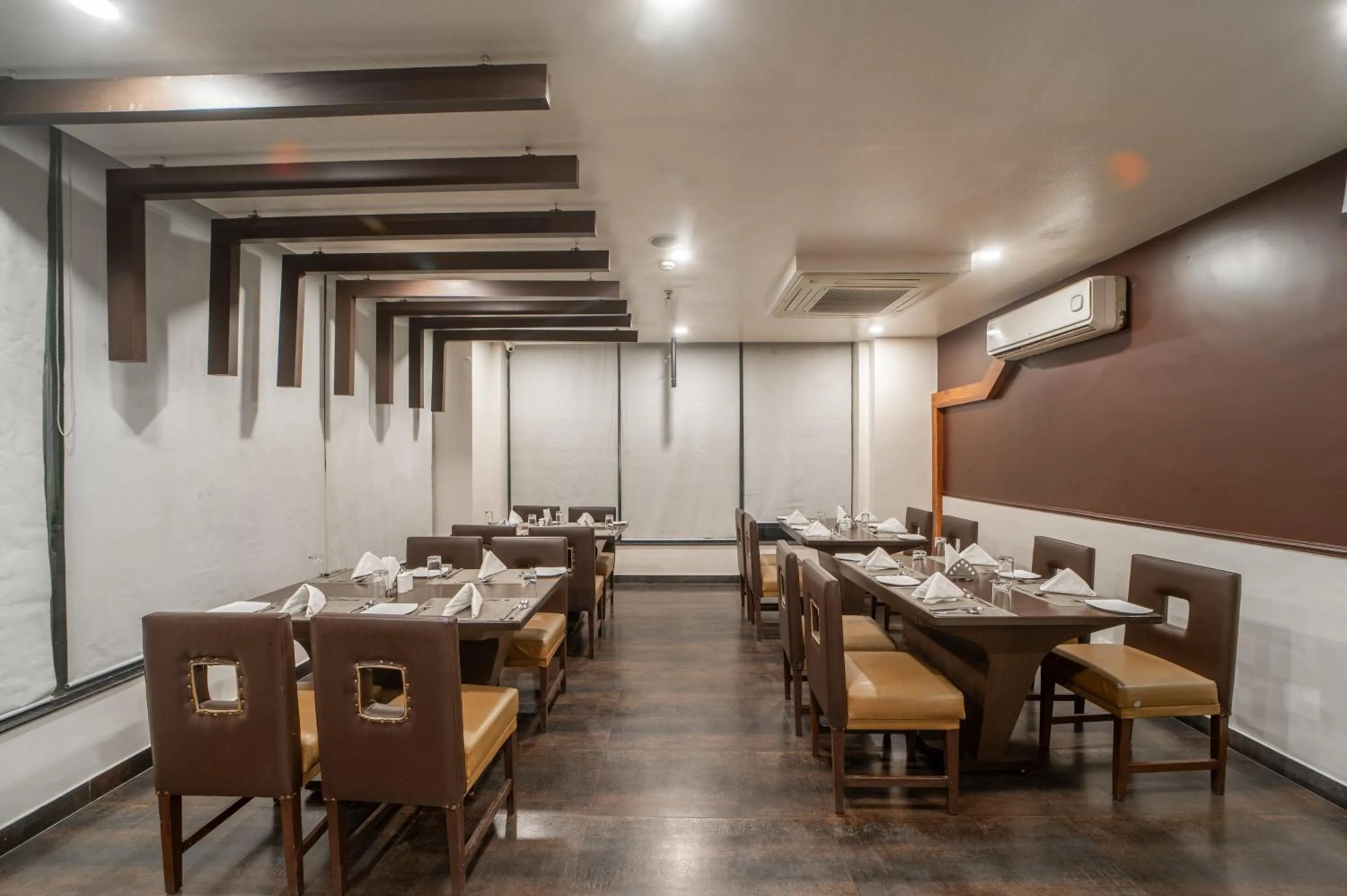 Restaurant/places to eat in Whispering Palms Hotel Jaipur