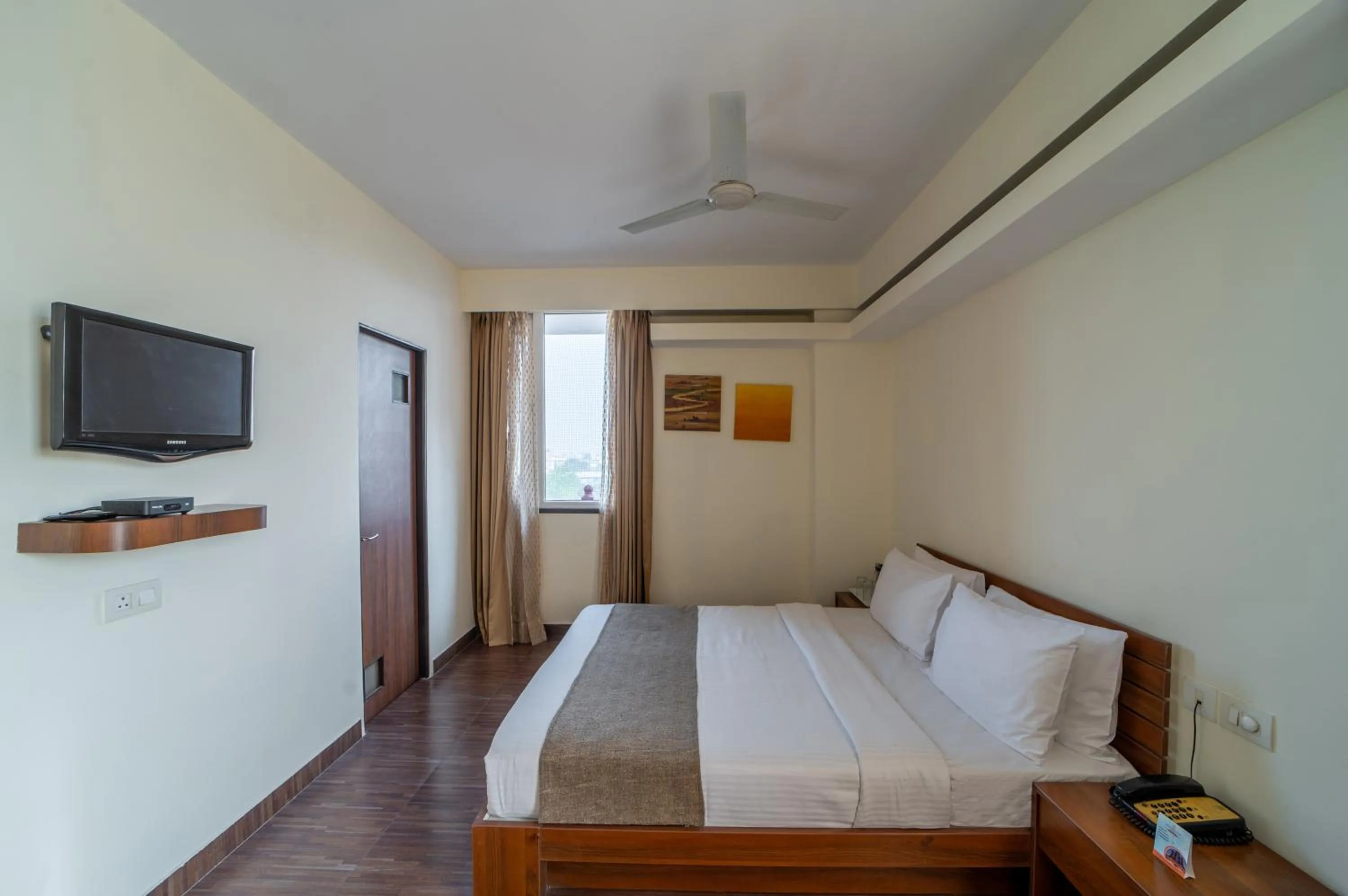 Bedroom, Bed in Whispering Palms Hotel Jaipur
