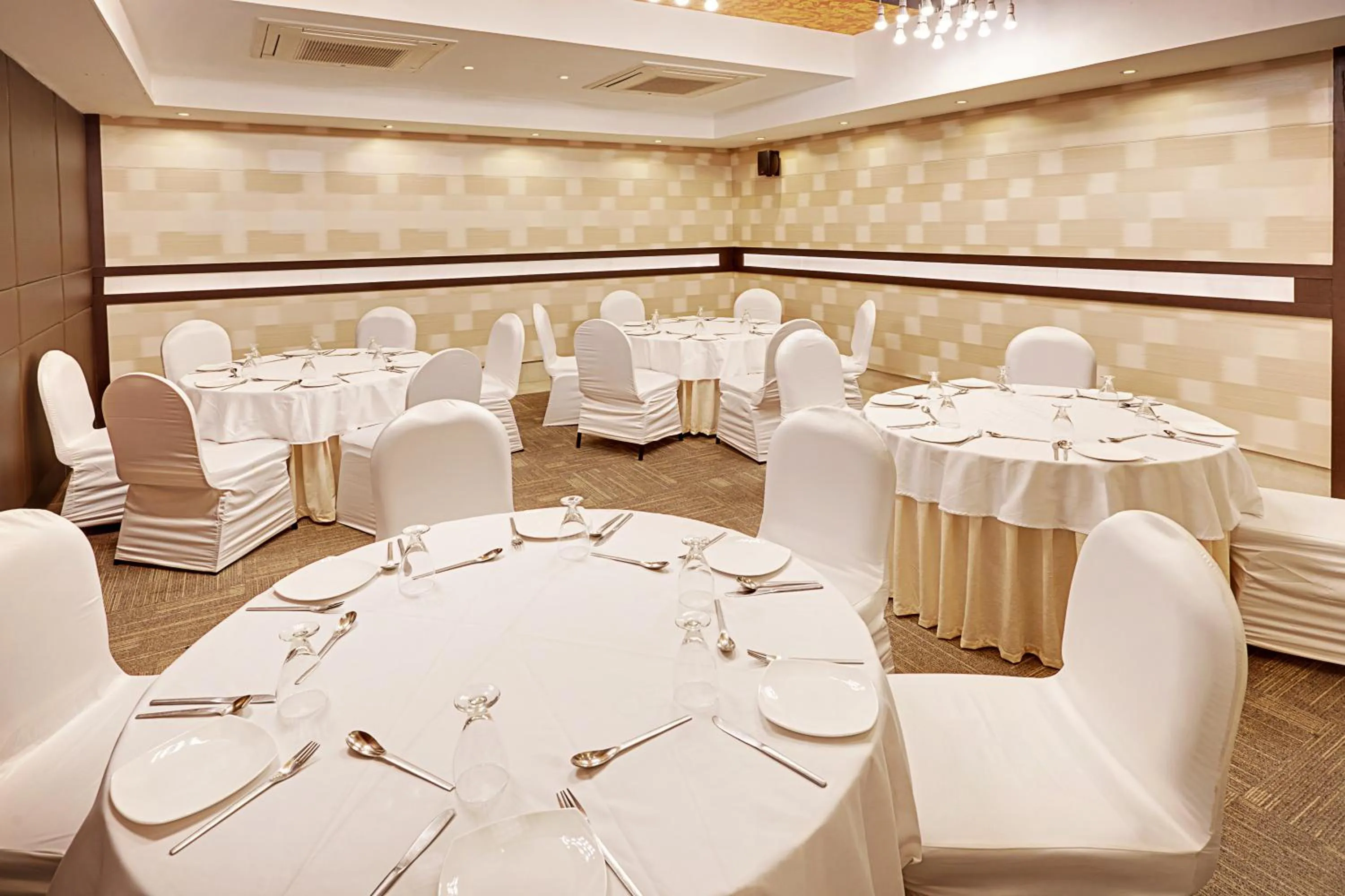 Banquet/Function facilities in Whispering Palms Hotel Jaipur