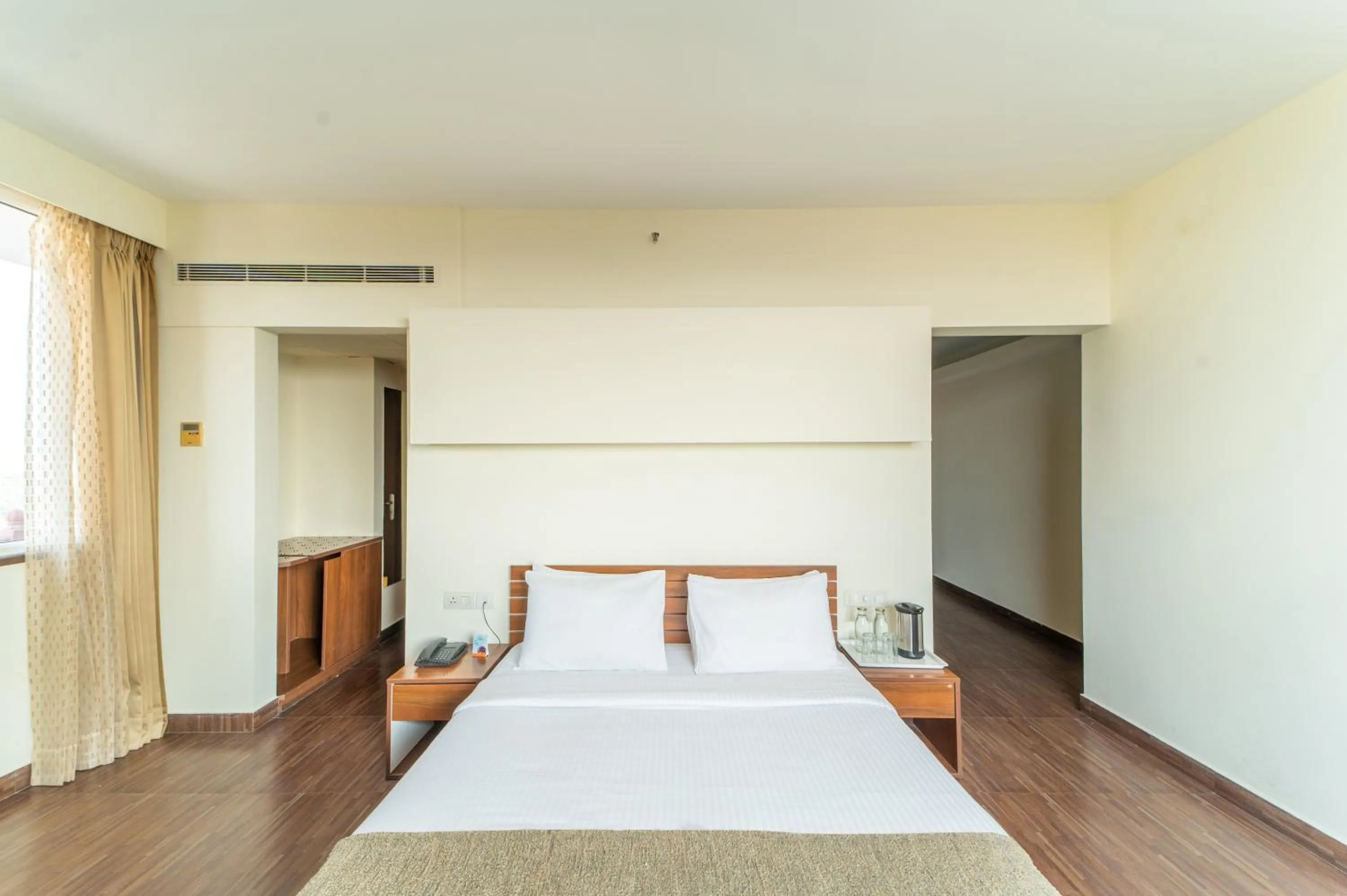 Bedroom, Bed in Whispering Palms Hotel Jaipur