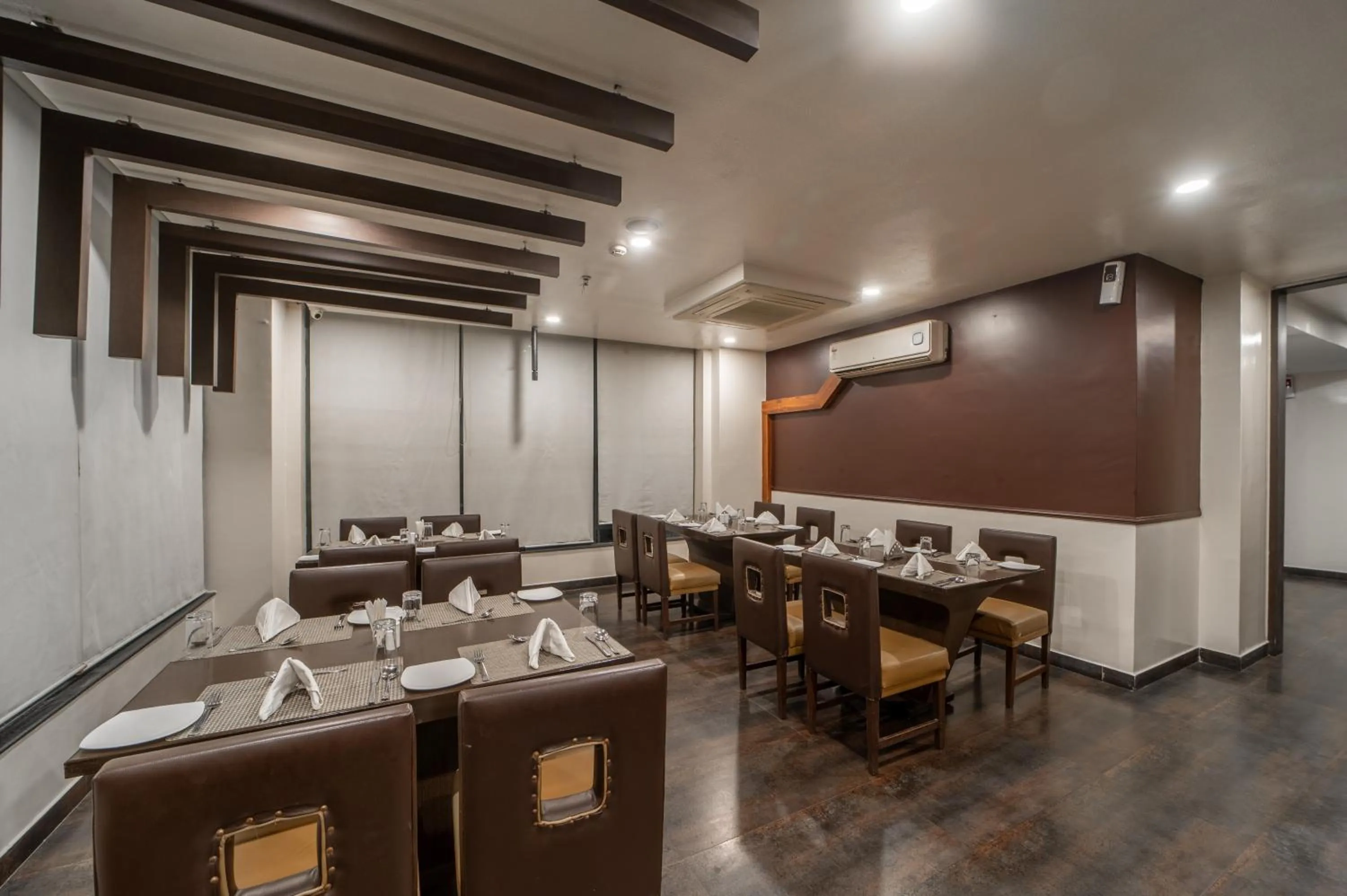 Restaurant/places to eat in Whispering Palms Hotel Jaipur