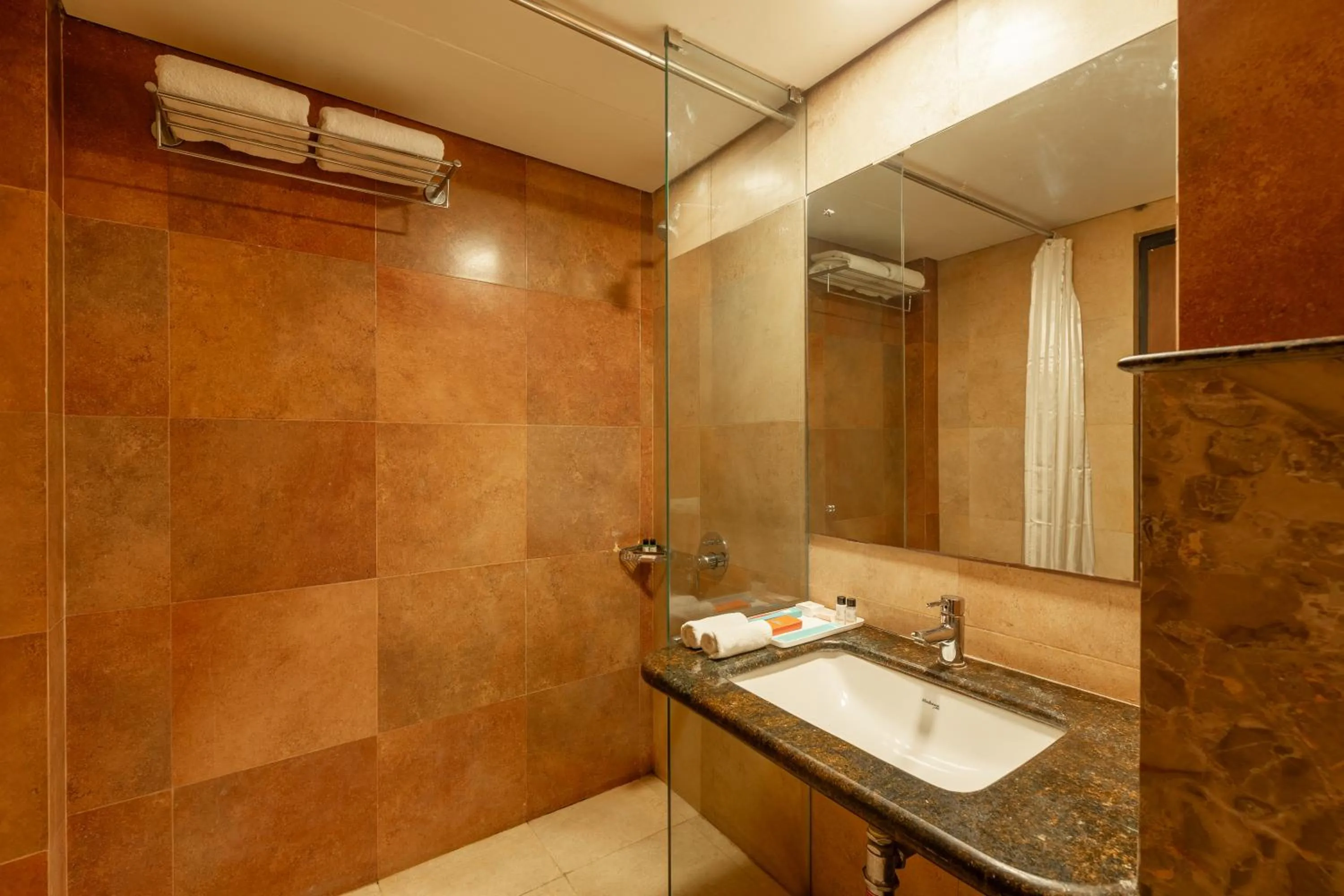 Bathroom in Whispering Palms Hotel Jaipur