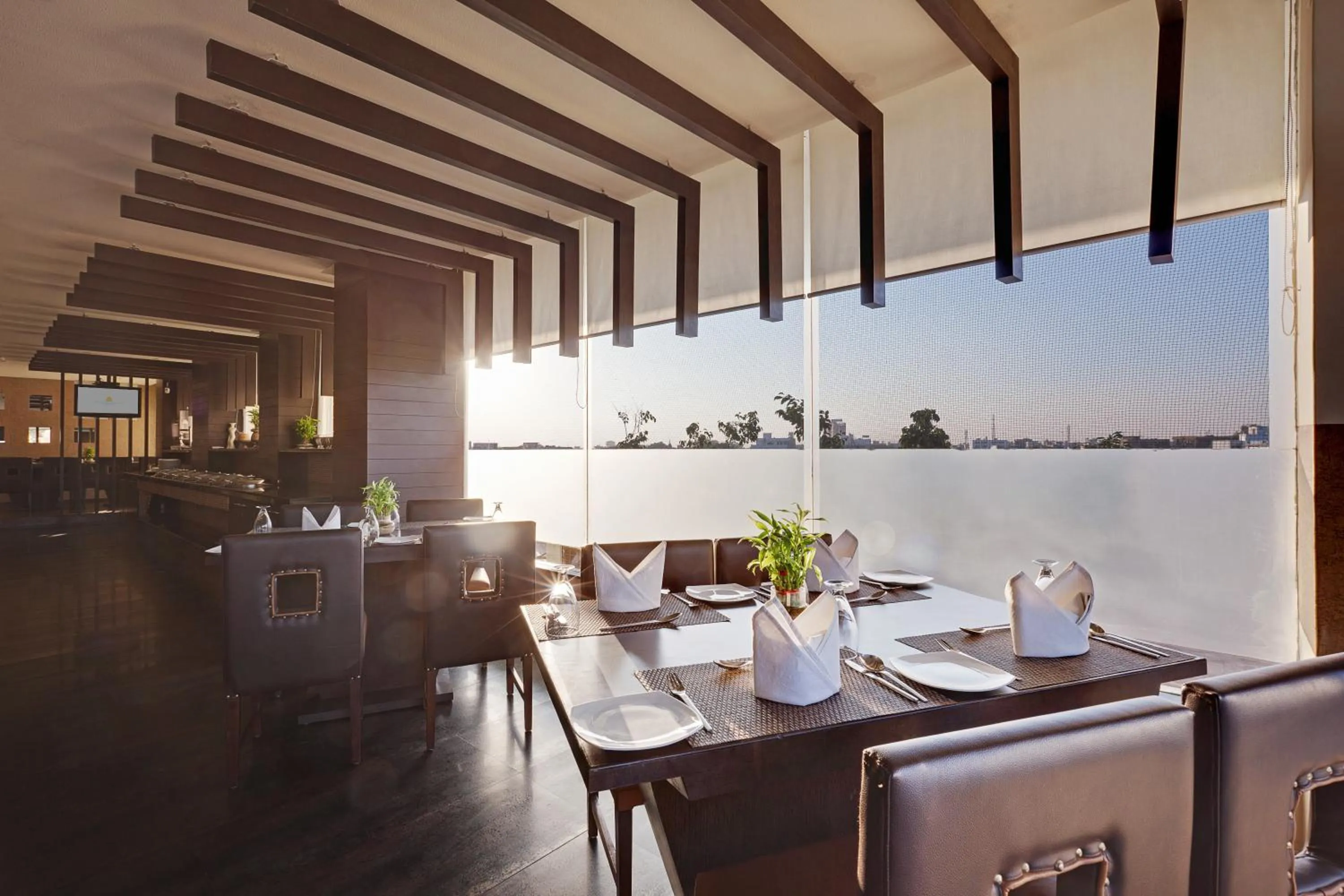 Restaurant/places to eat in Whispering Palms Hotel Jaipur