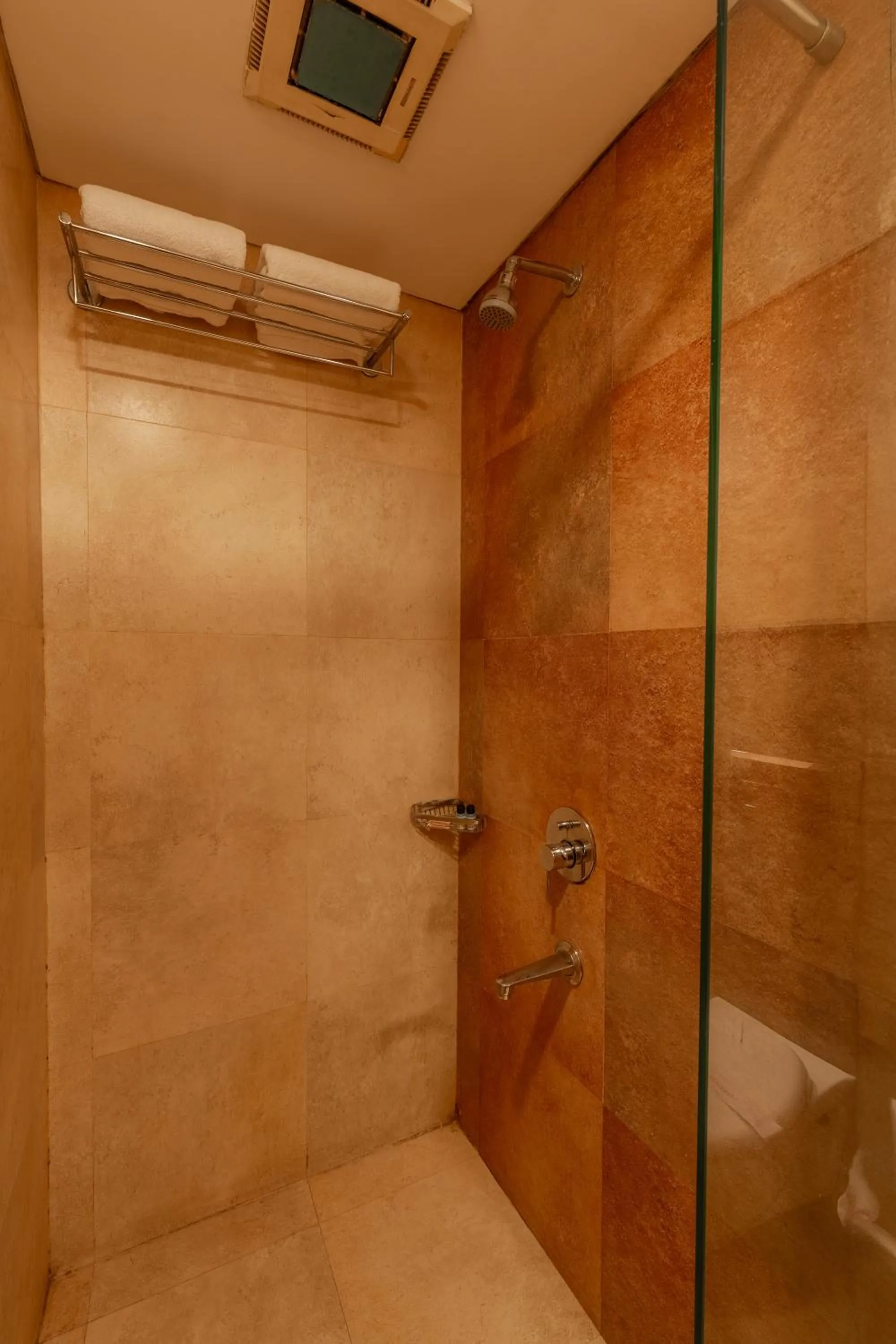 Bathroom in Whispering Palms Hotel Jaipur