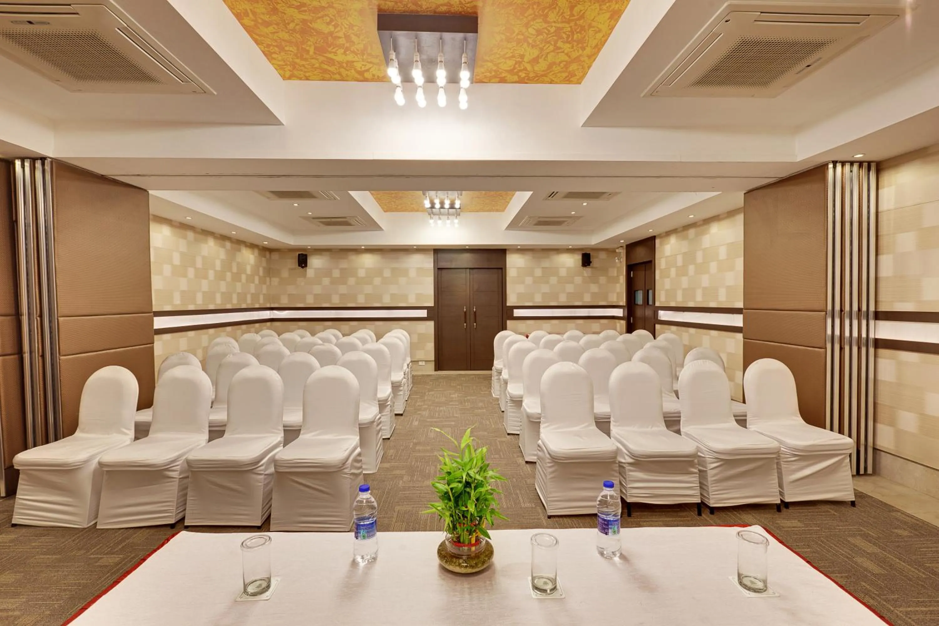 Banquet/Function facilities in Whispering Palms Hotel Jaipur