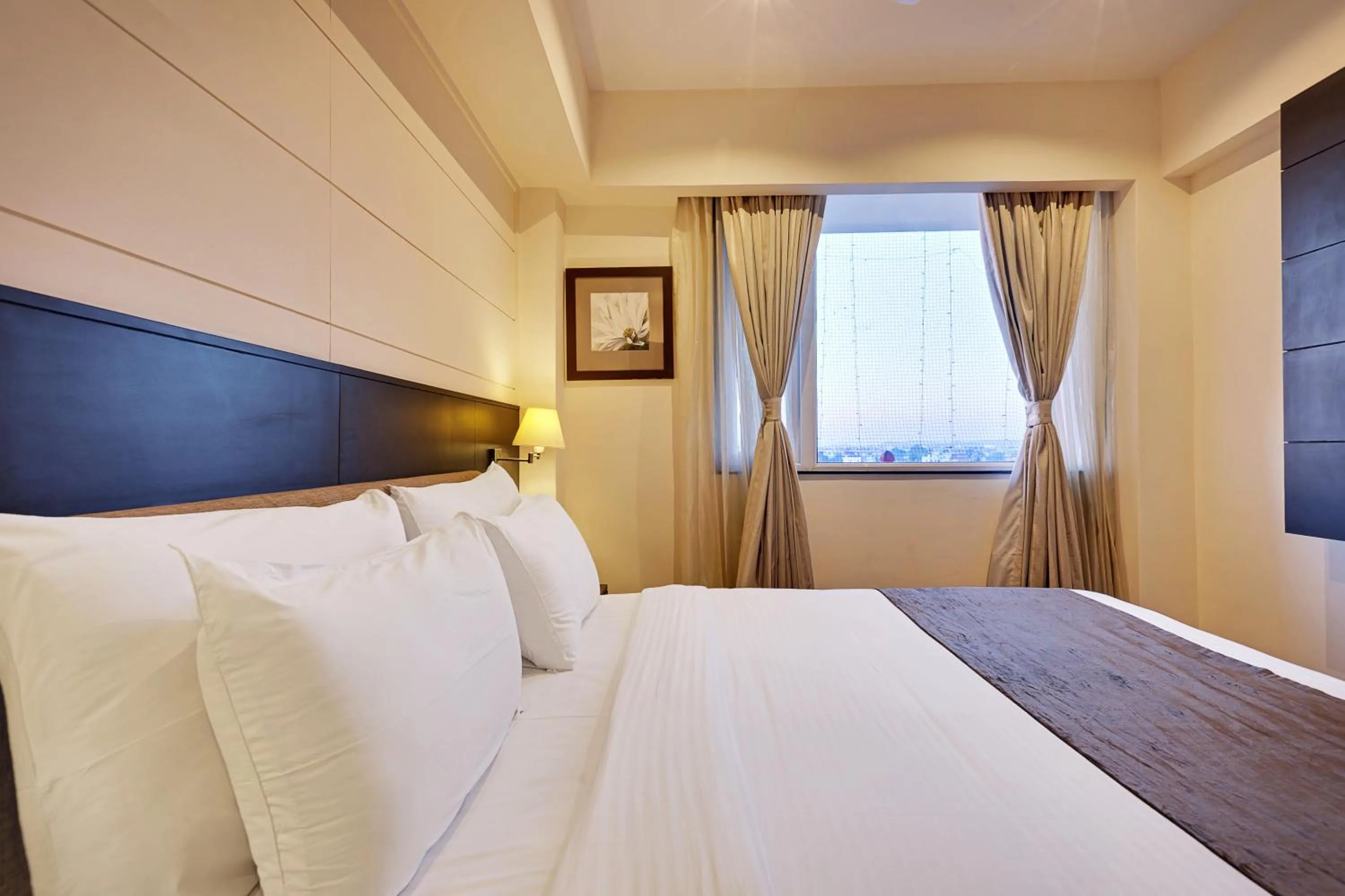 Bedroom, Bed in Whispering Palms Hotel Jaipur