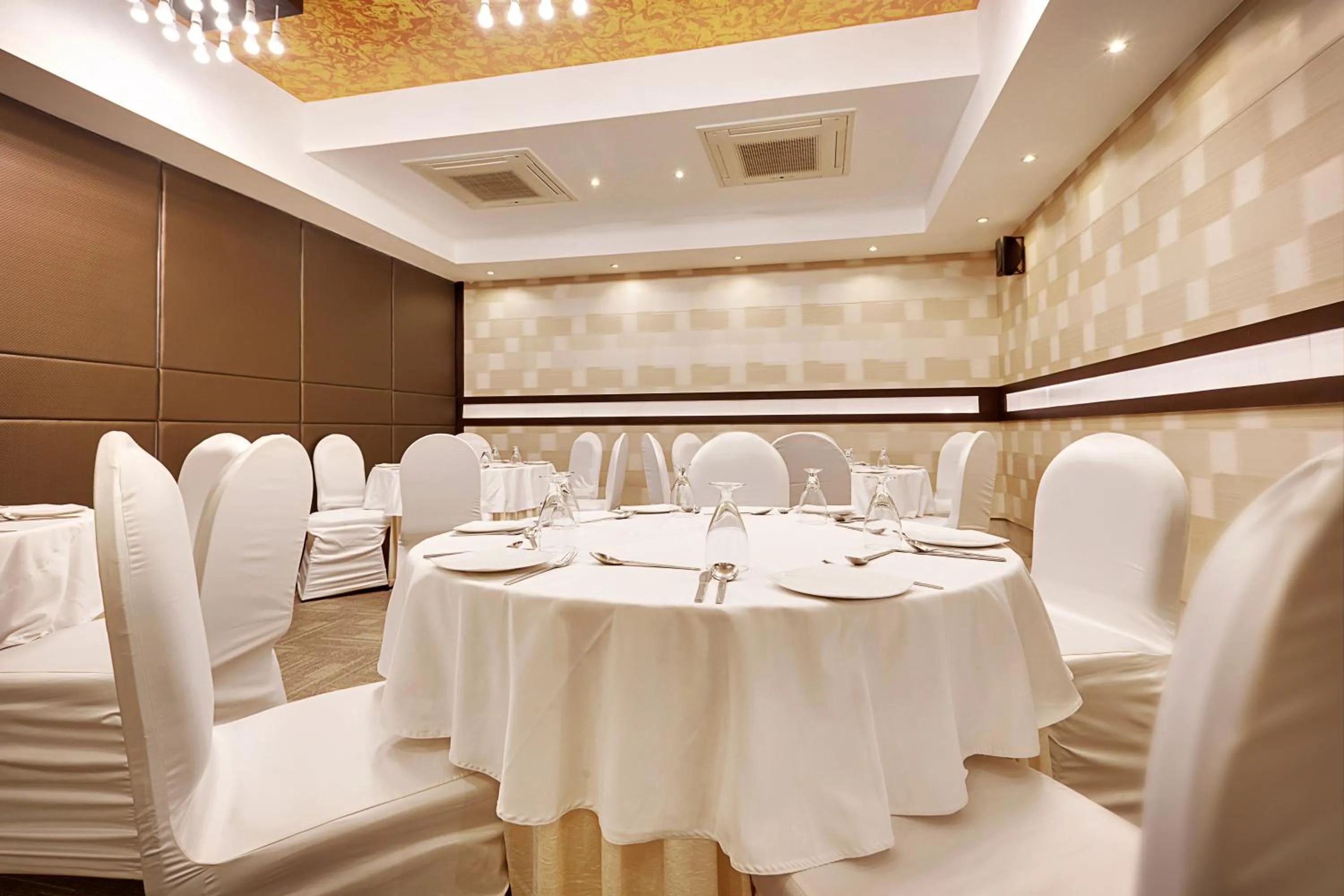 Banquet/Function facilities in Whispering Palms Hotel Jaipur