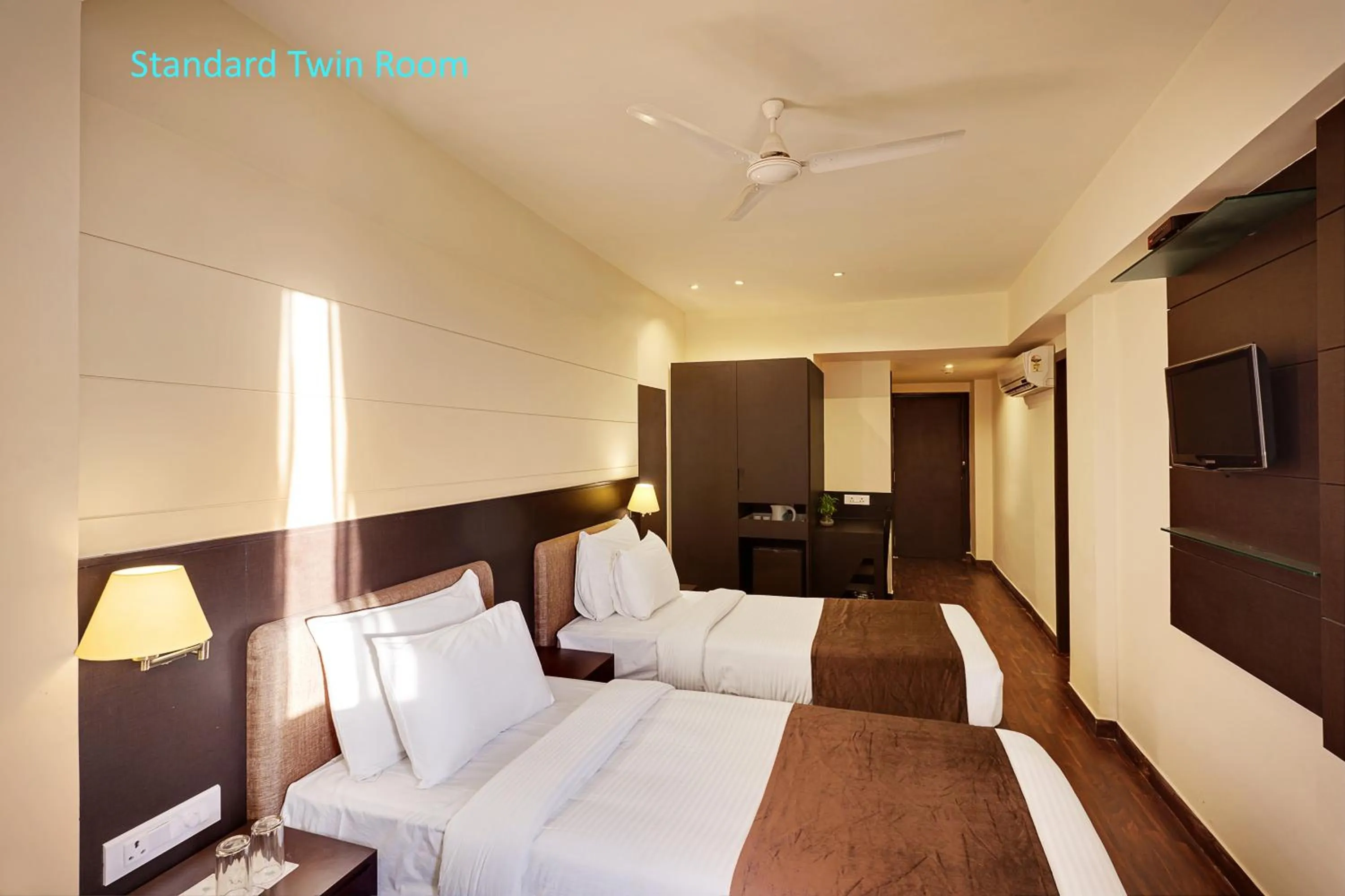 Photo of the whole room, Bed in Whispering Palms Hotel Jaipur