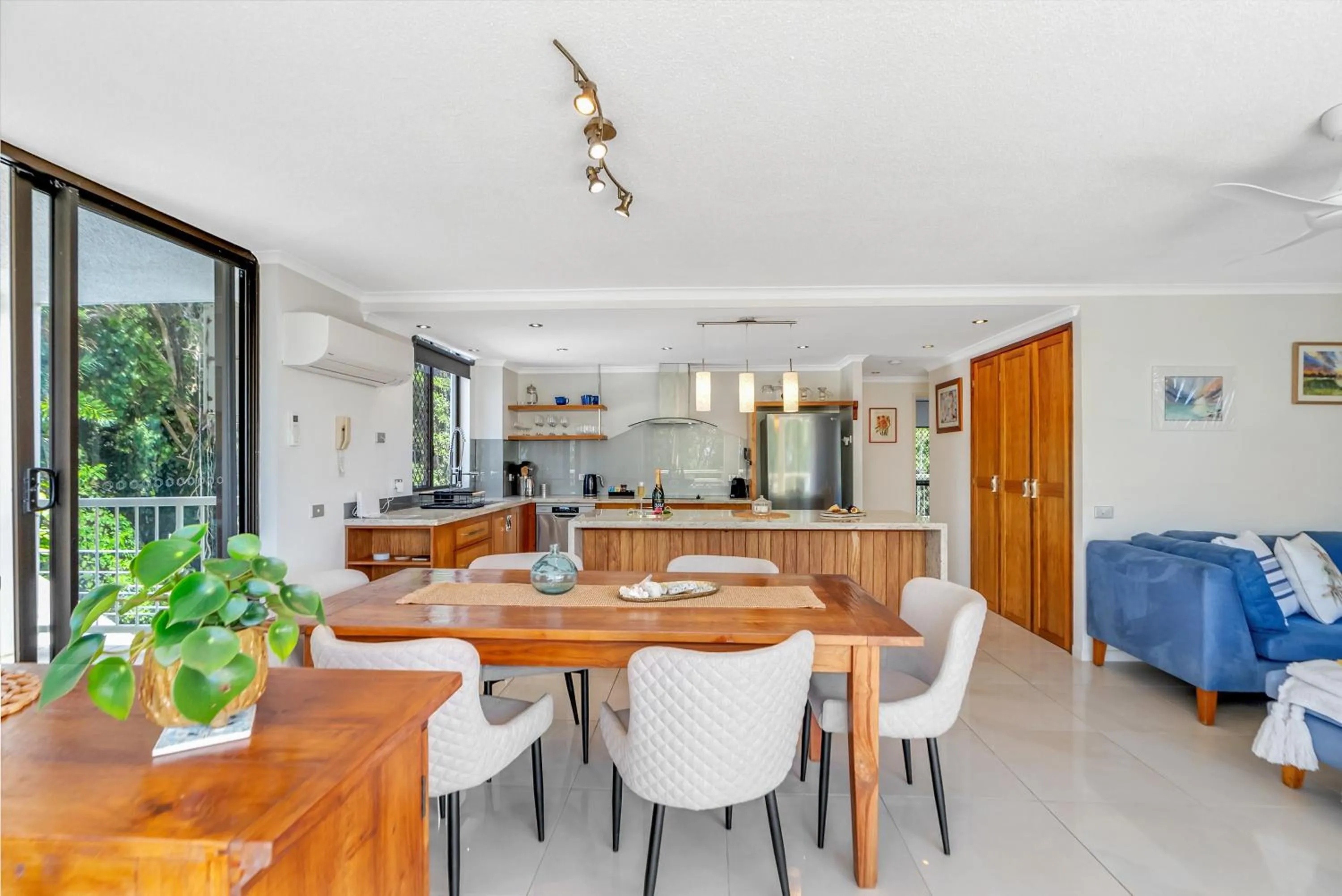 Dining area in Argosy On The Beach