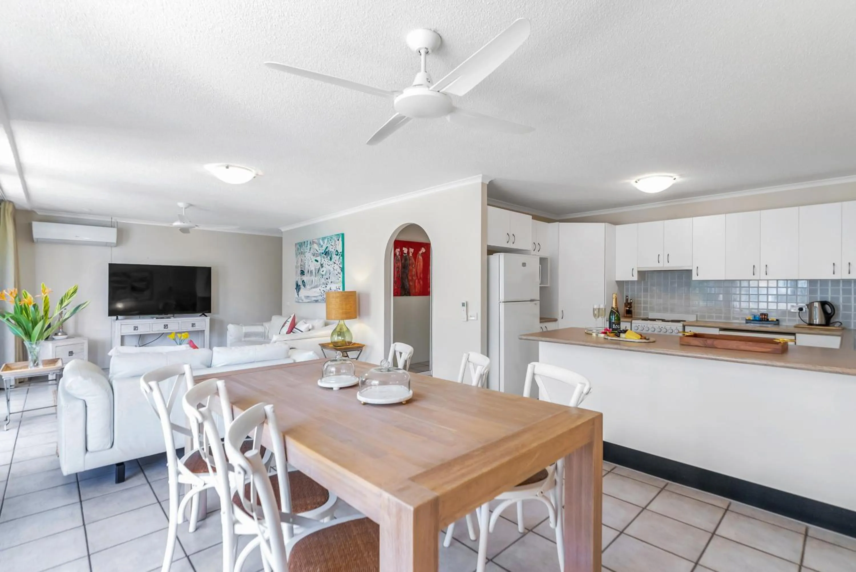 Dining area in Argosy On The Beach