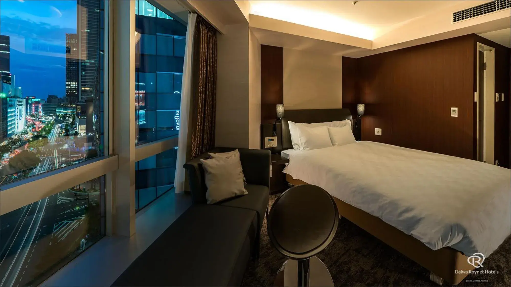 Bed in Daiwa Roynet Hotel Nagoya Eki Mae Bed in Daiwa Roynet Hotel Nagoya Eki Mae