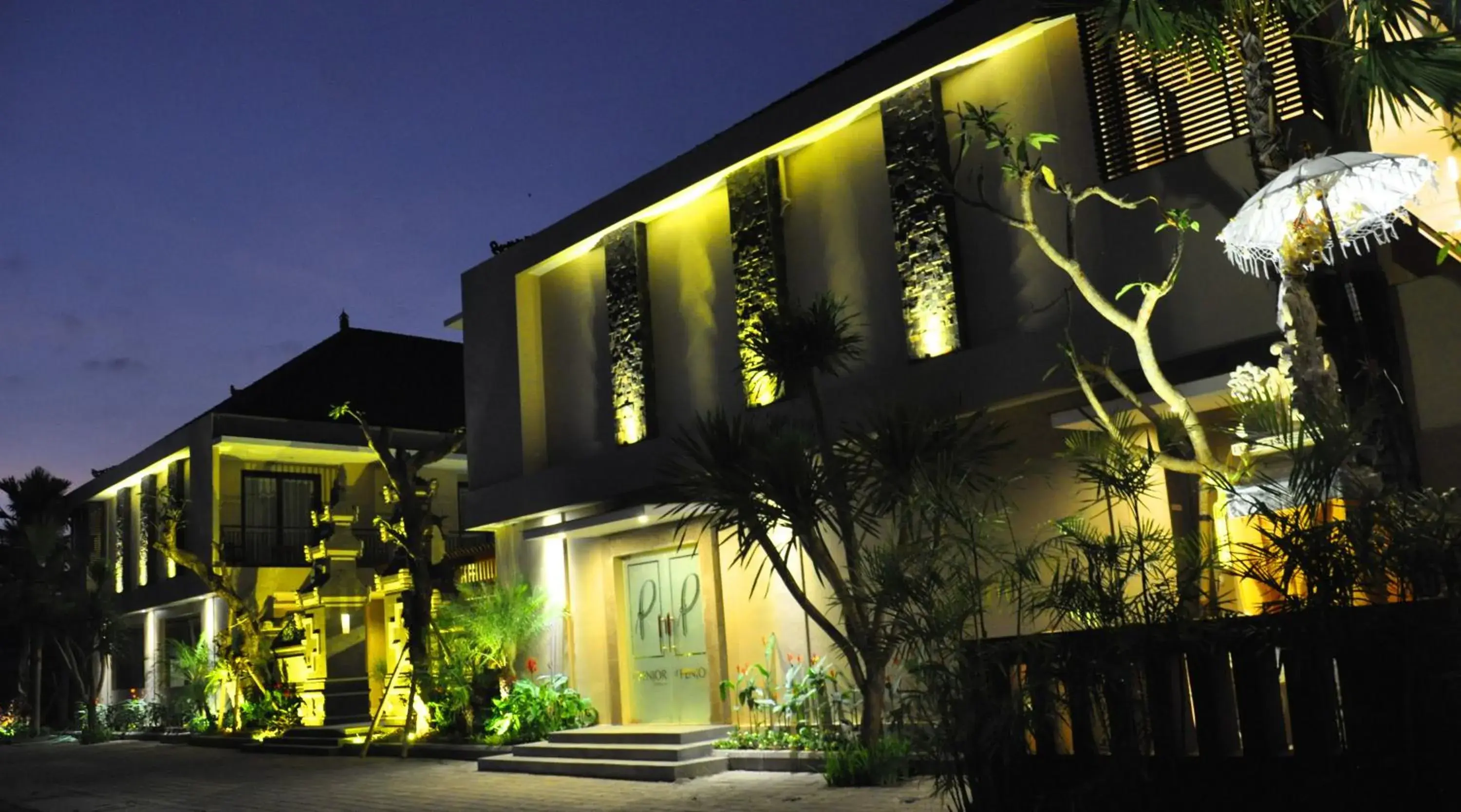 Facade/entrance in d'Penjor Seminyak Facade/entrance in d'Penjor Seminyak