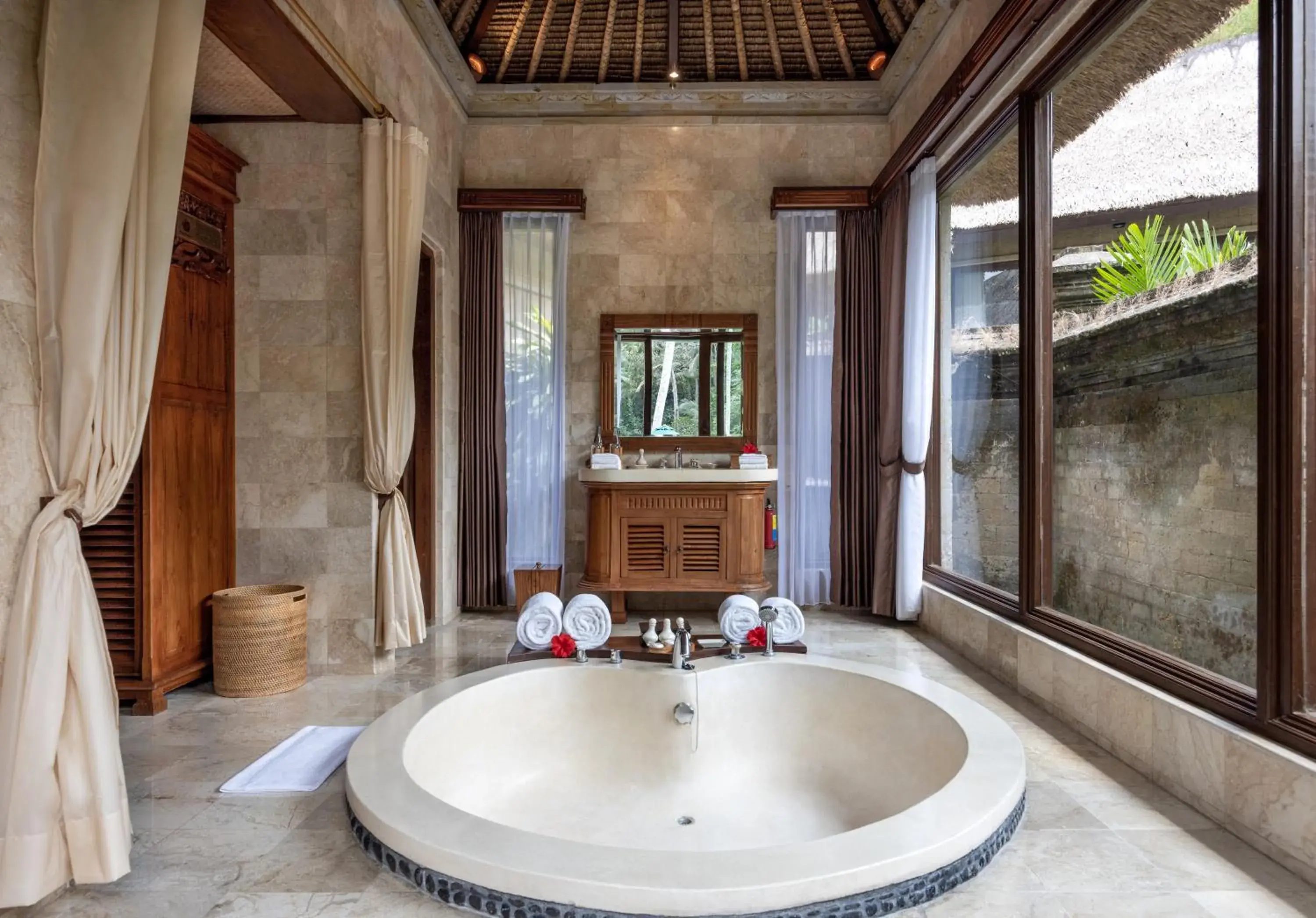 Bathroom in The Royal Pita Maha Bathroom in The Royal Pita Maha