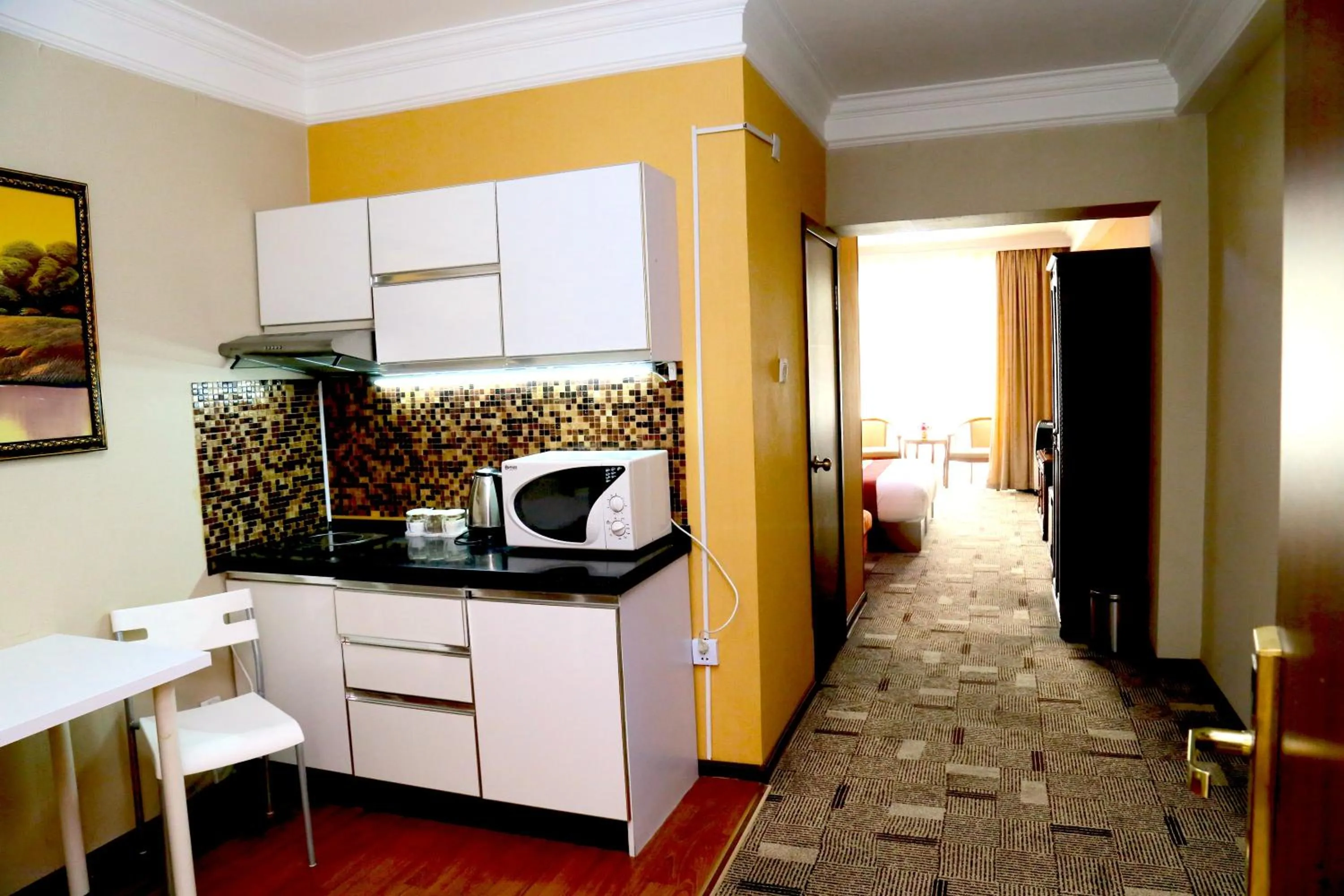 Kitchen or kitchenette in New West Hotel