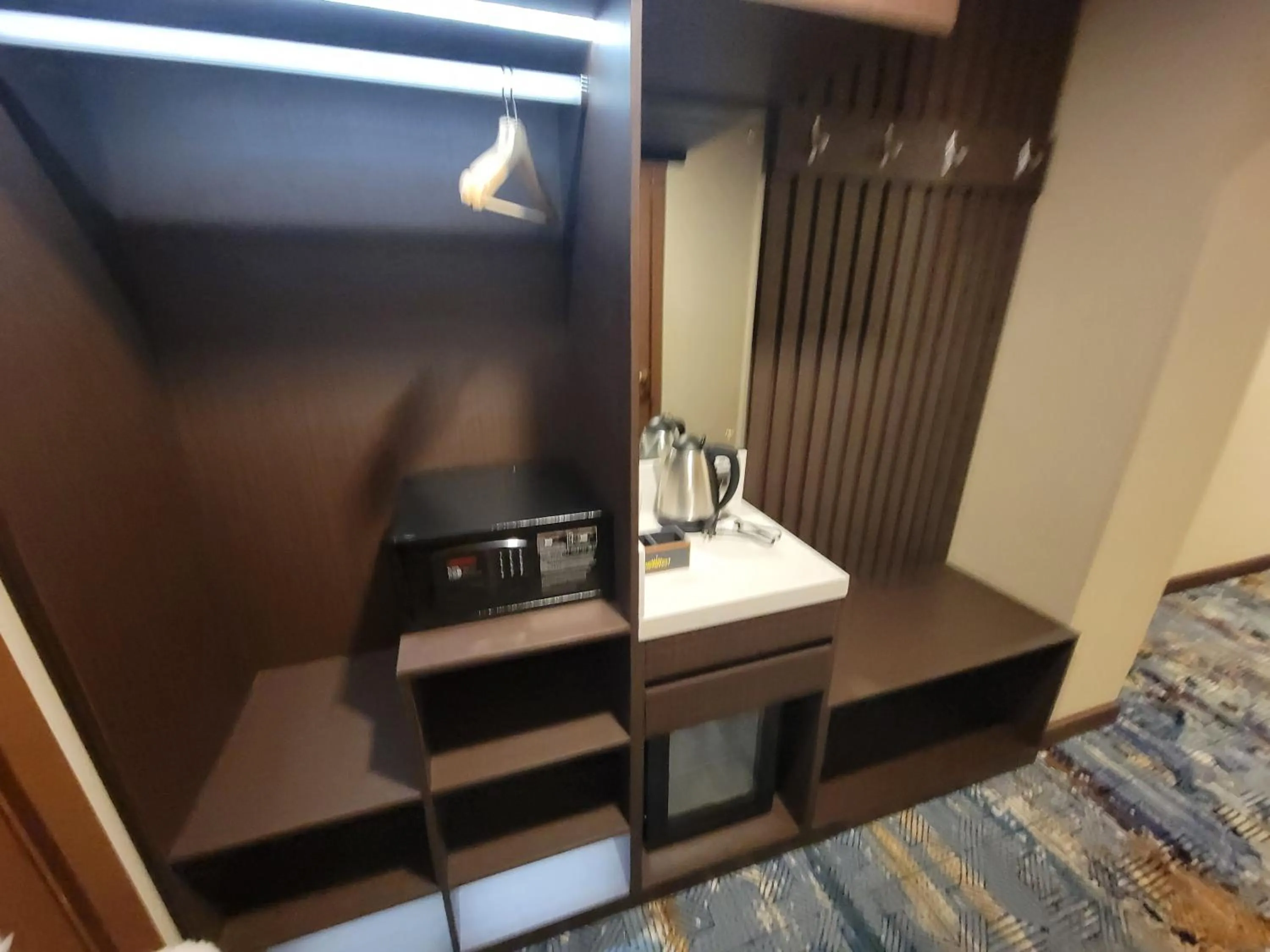 Coffee/tea facilities in New West Hotel