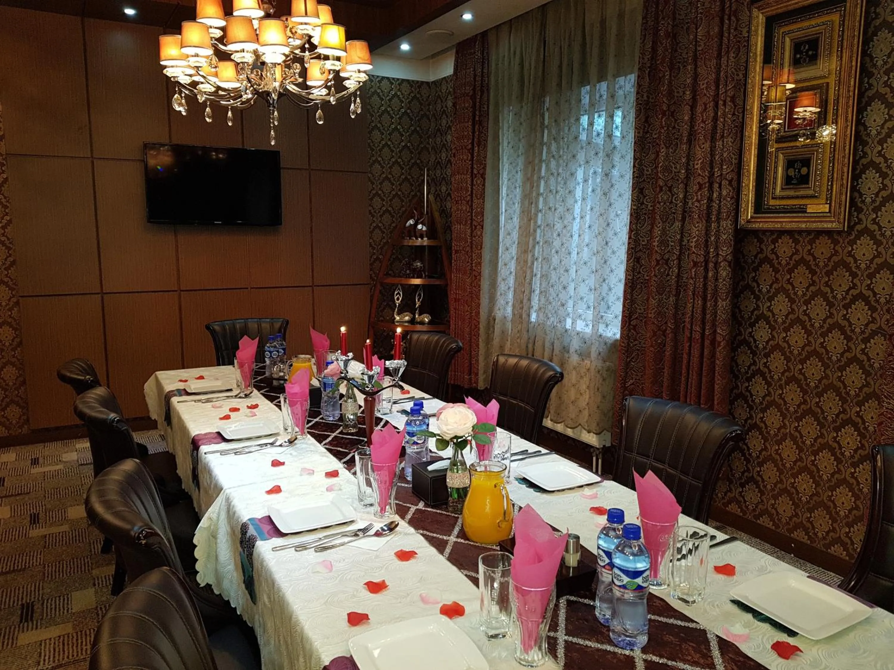 Breakfast in New West Hotel