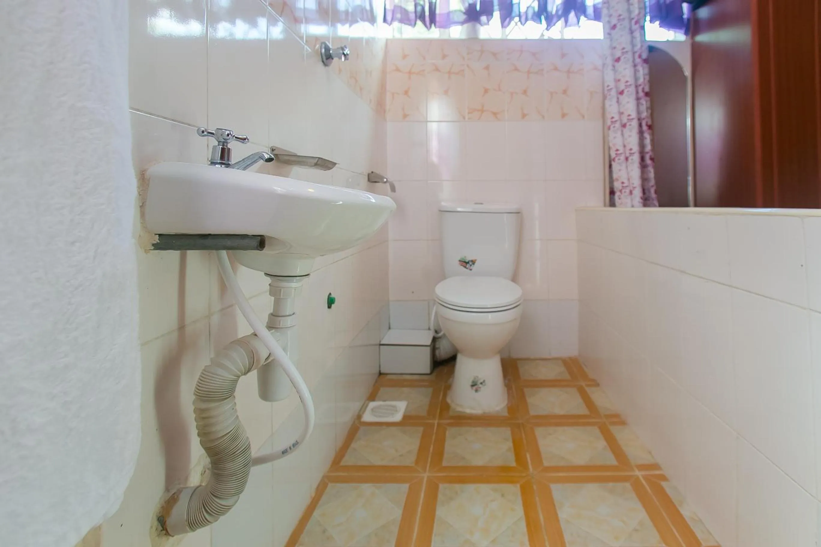 Toilet in Zarita Boutique Hotel