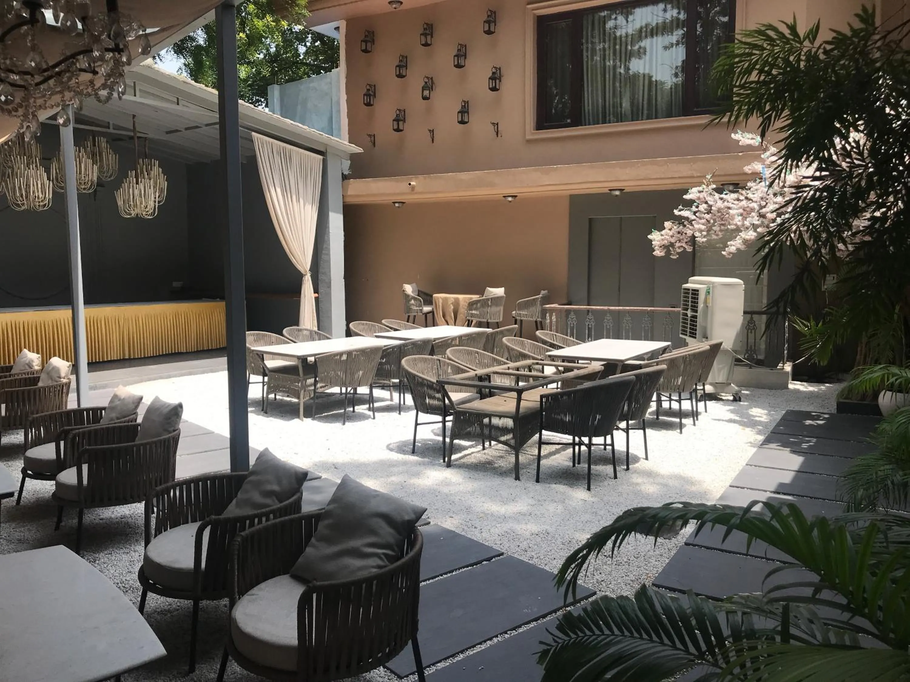 Restaurant/places to eat in Spara Boutique Resort